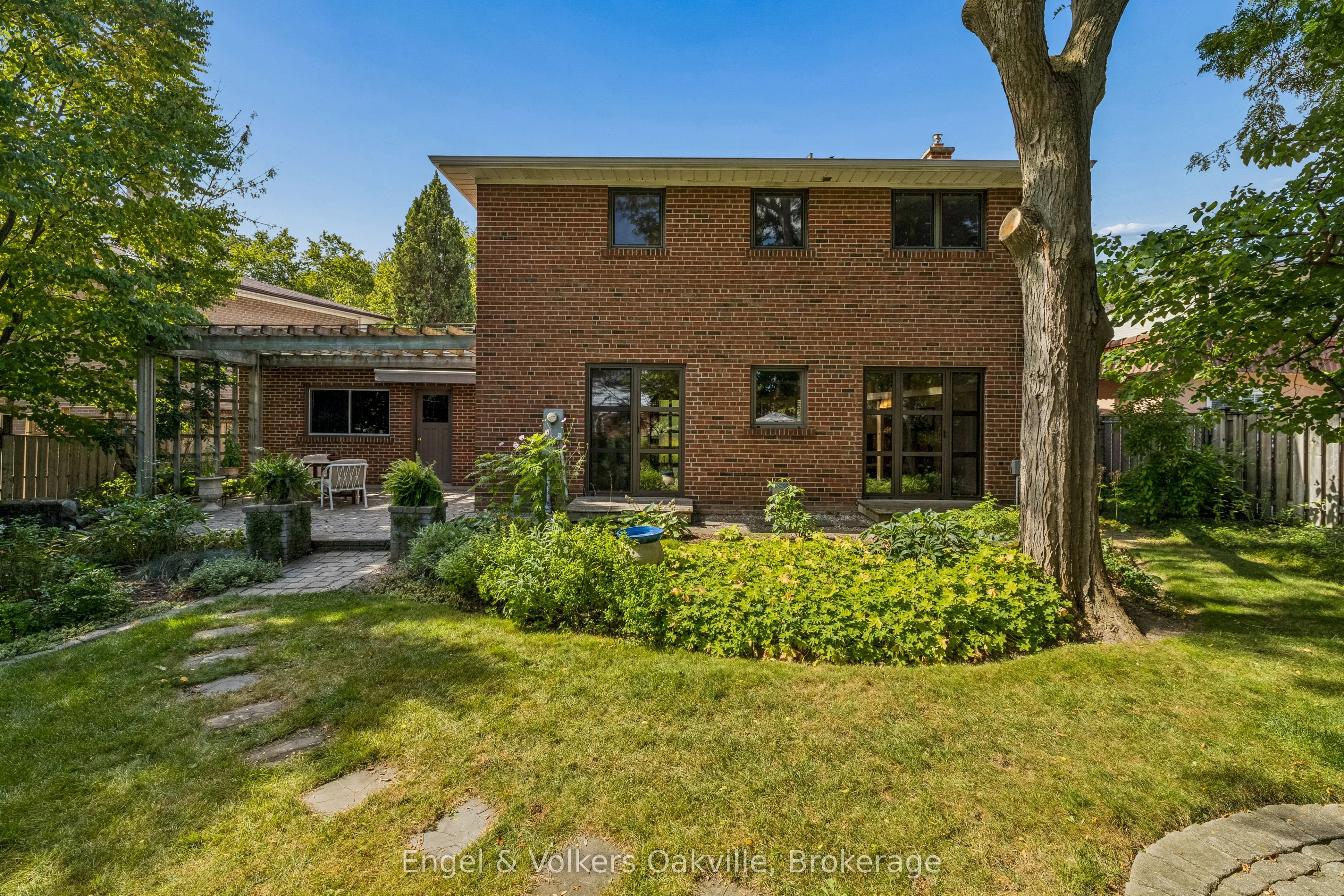 1170 Conyers Crescent