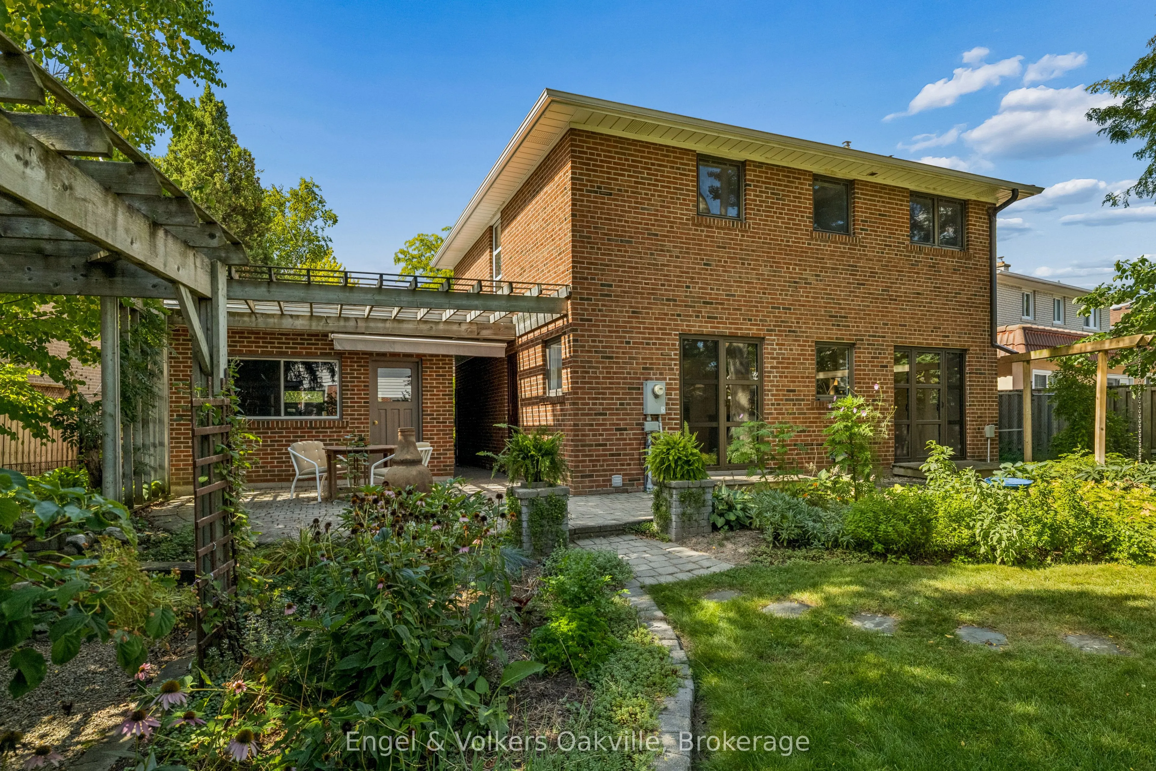 1170 Conyers Crescent