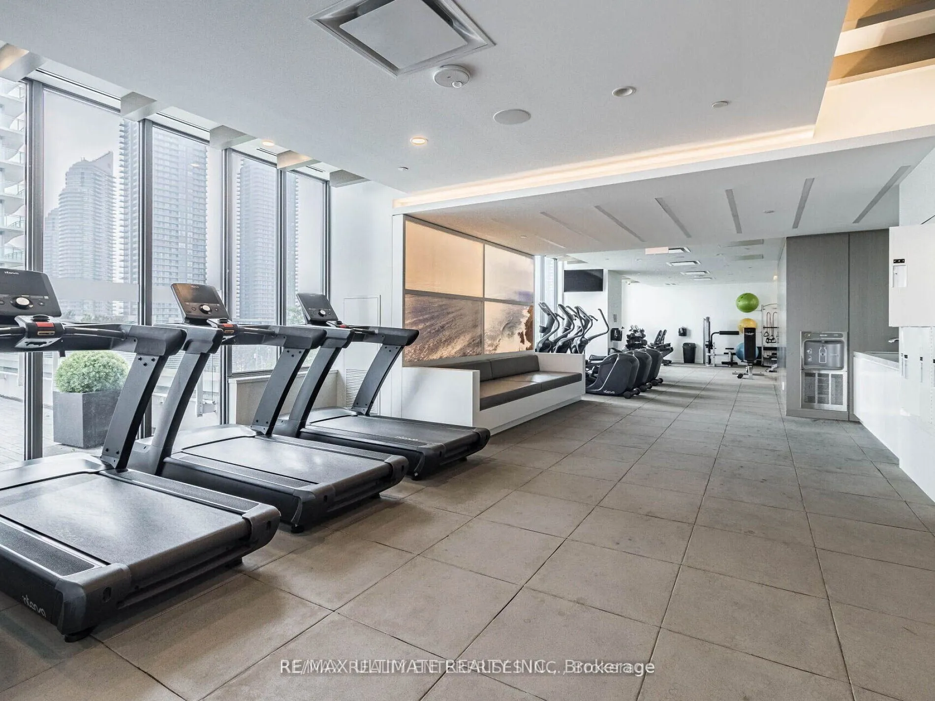70 Annie Craig Drive #402