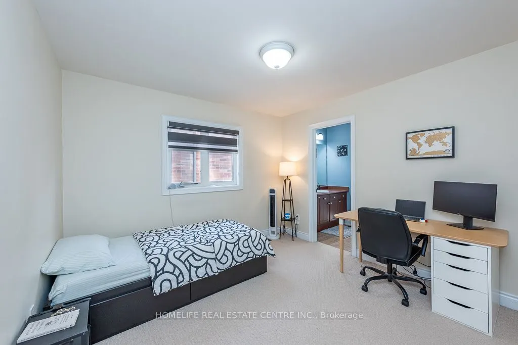 26 Imperial Lakes Drive