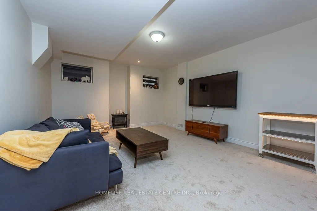 26 Imperial Lakes Drive