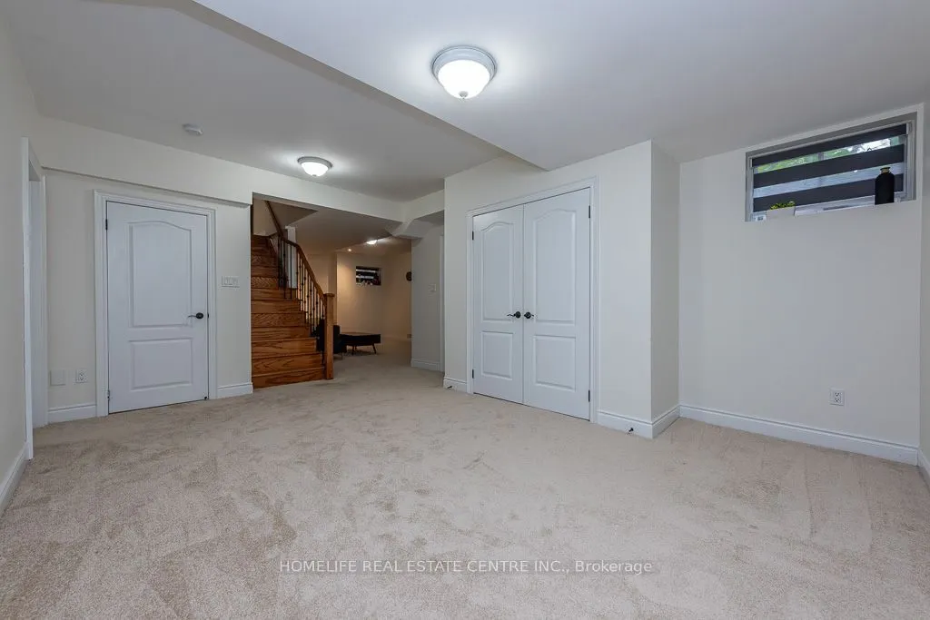 26 Imperial Lakes Drive