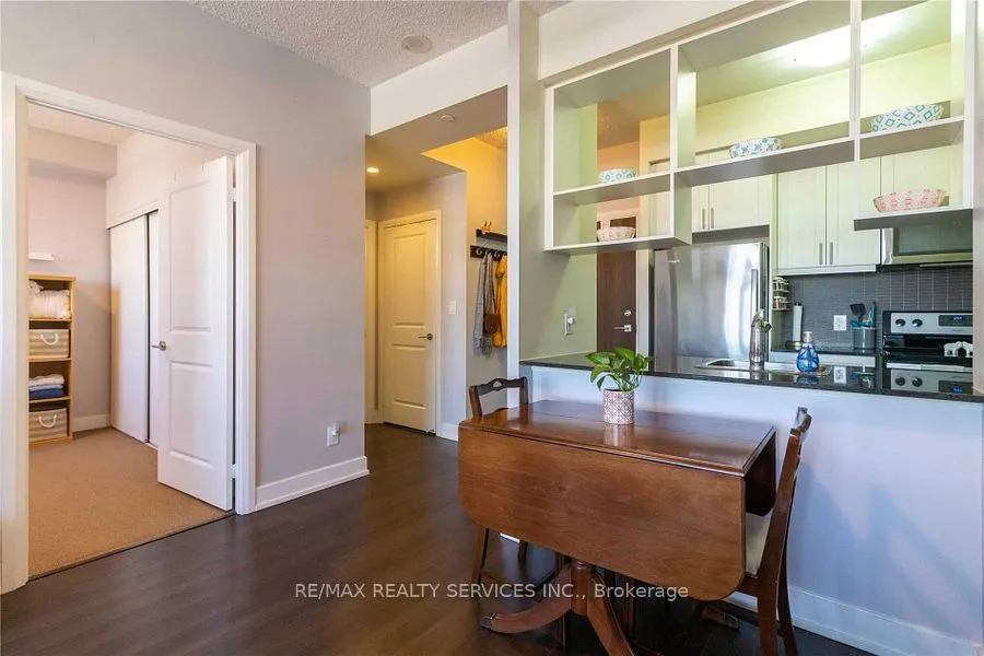 2 Eva Road #325
