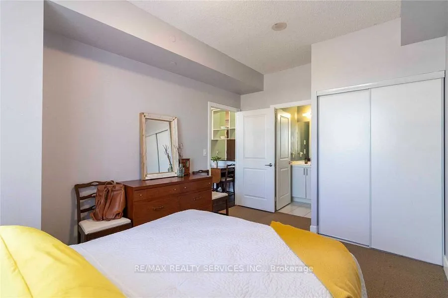 2 Eva Road #325