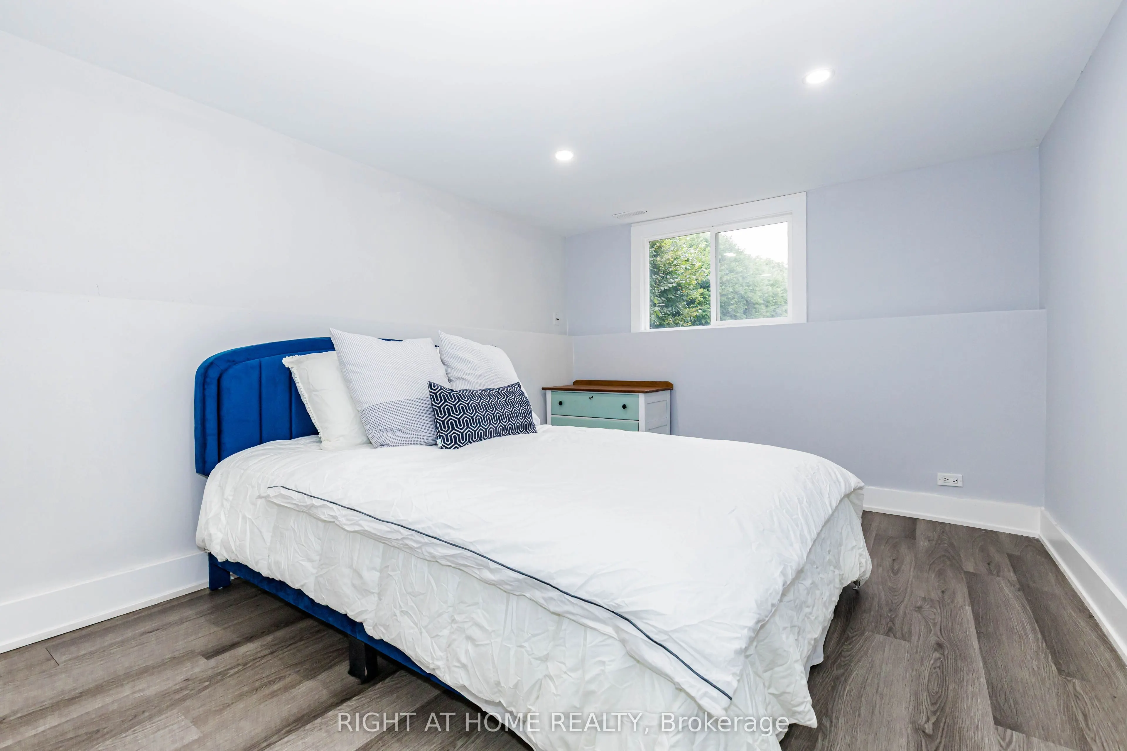 2358 Arnold Crescent