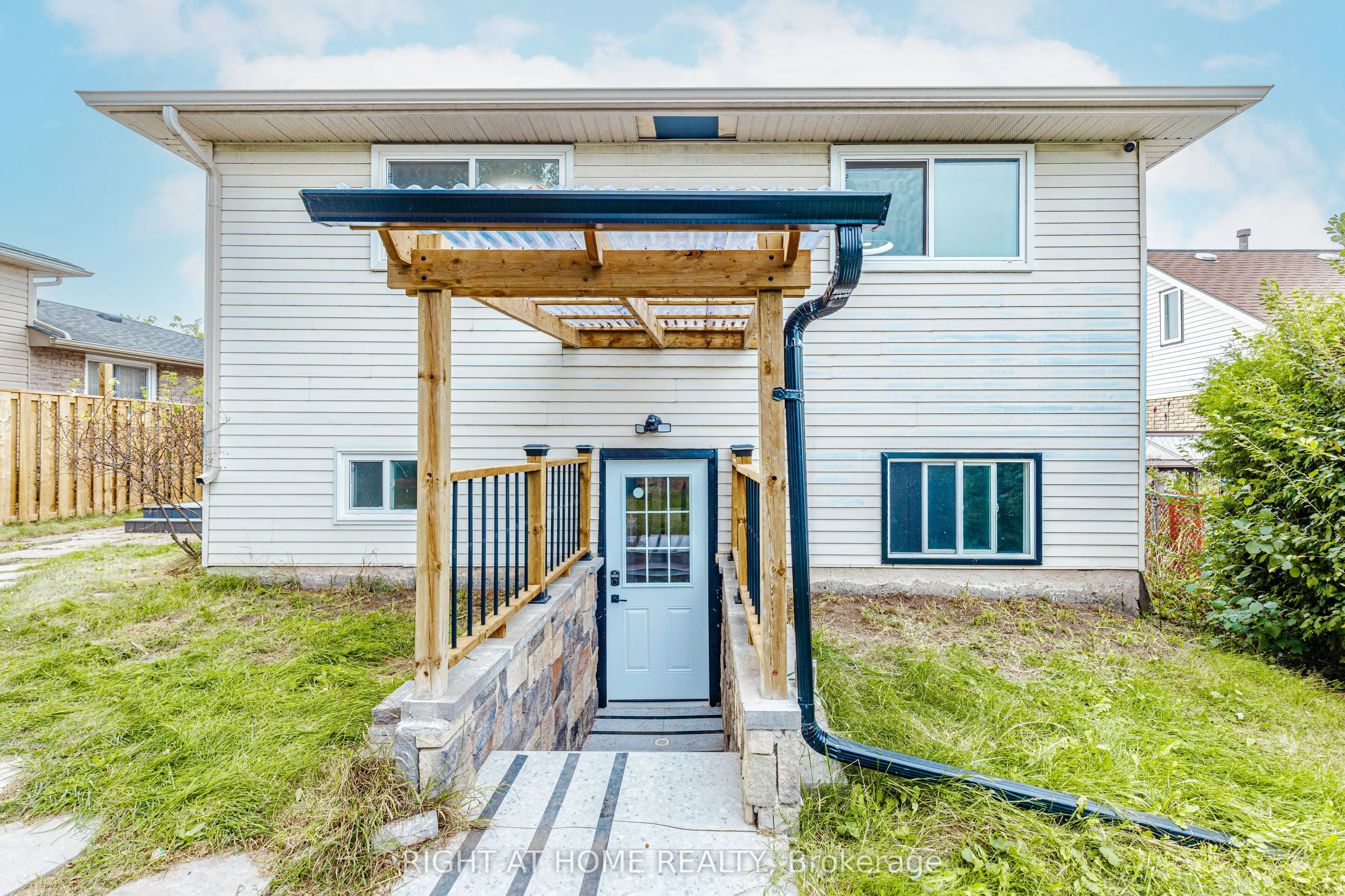 2358 Arnold Crescent