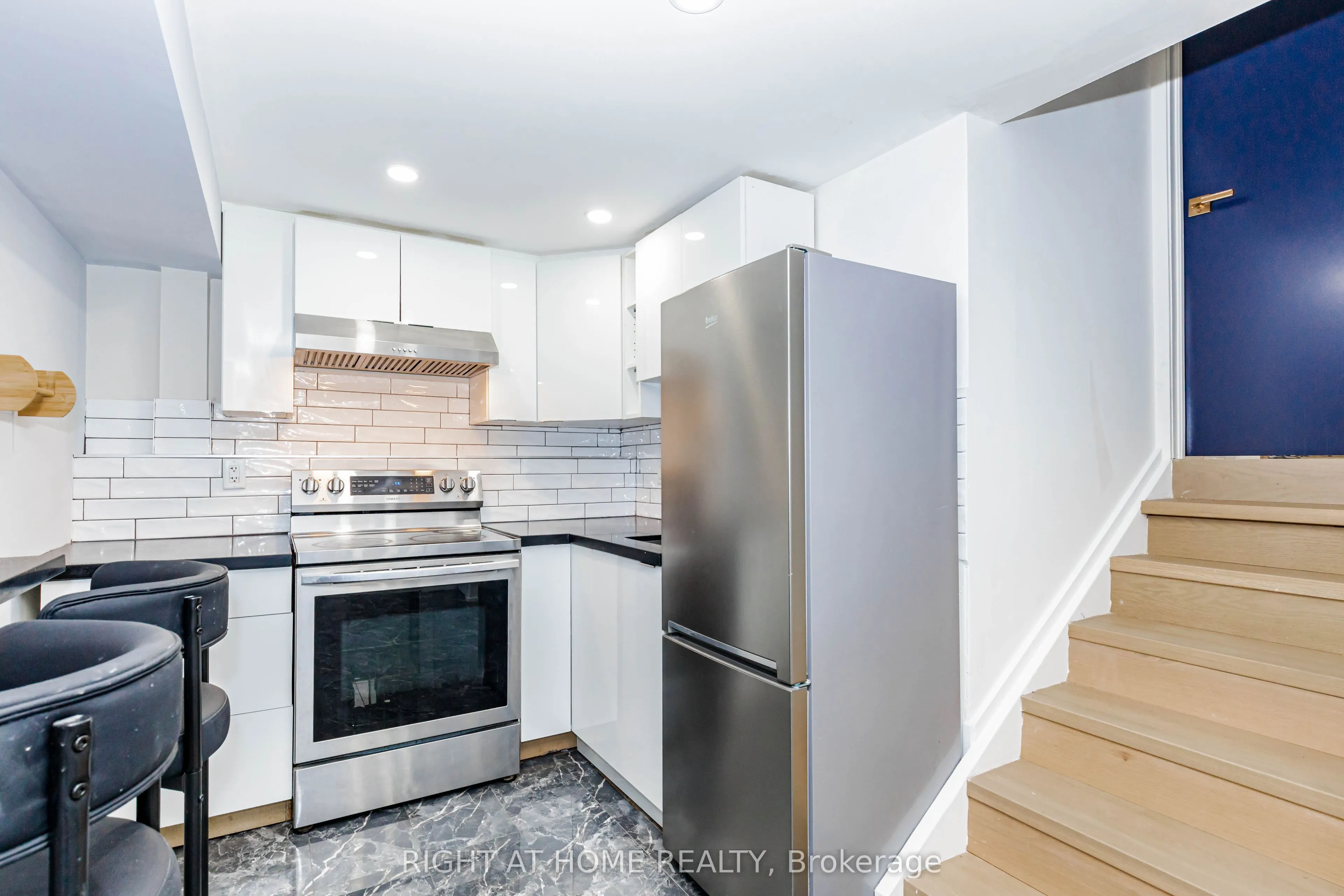 2358 Arnold Crescent