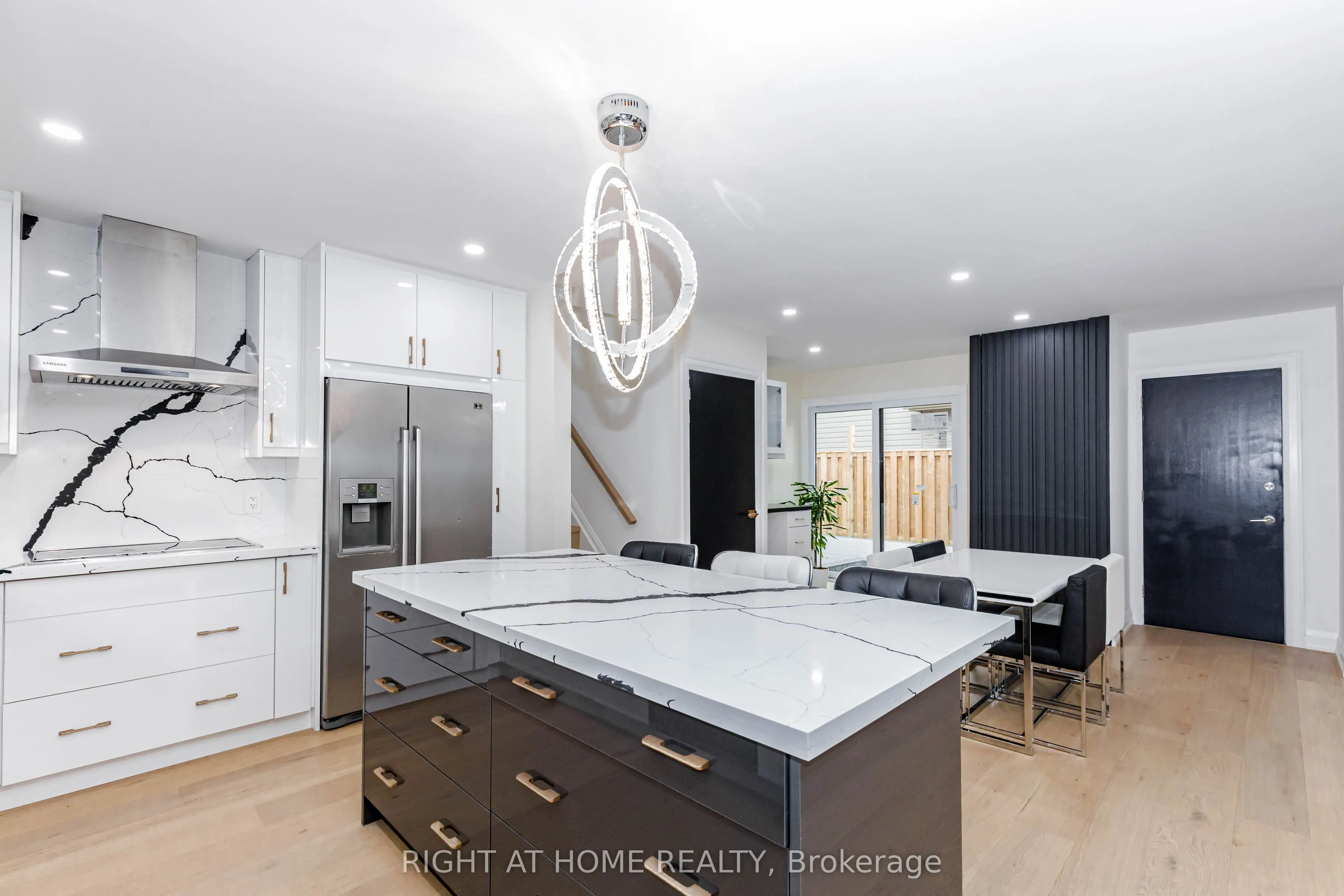 2358 Arnold Crescent