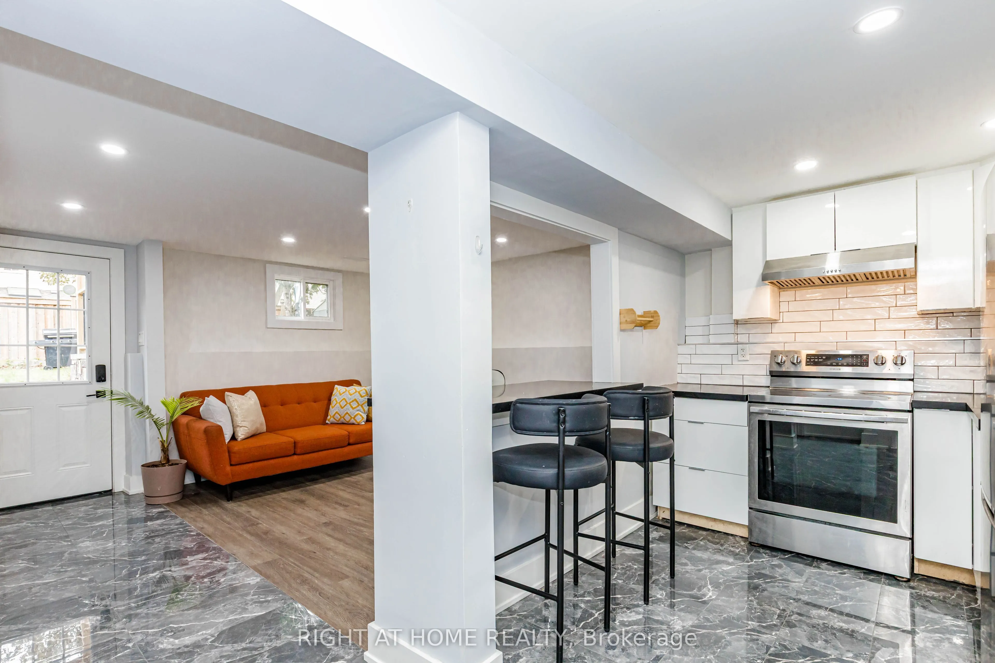 2358 Arnold Crescent