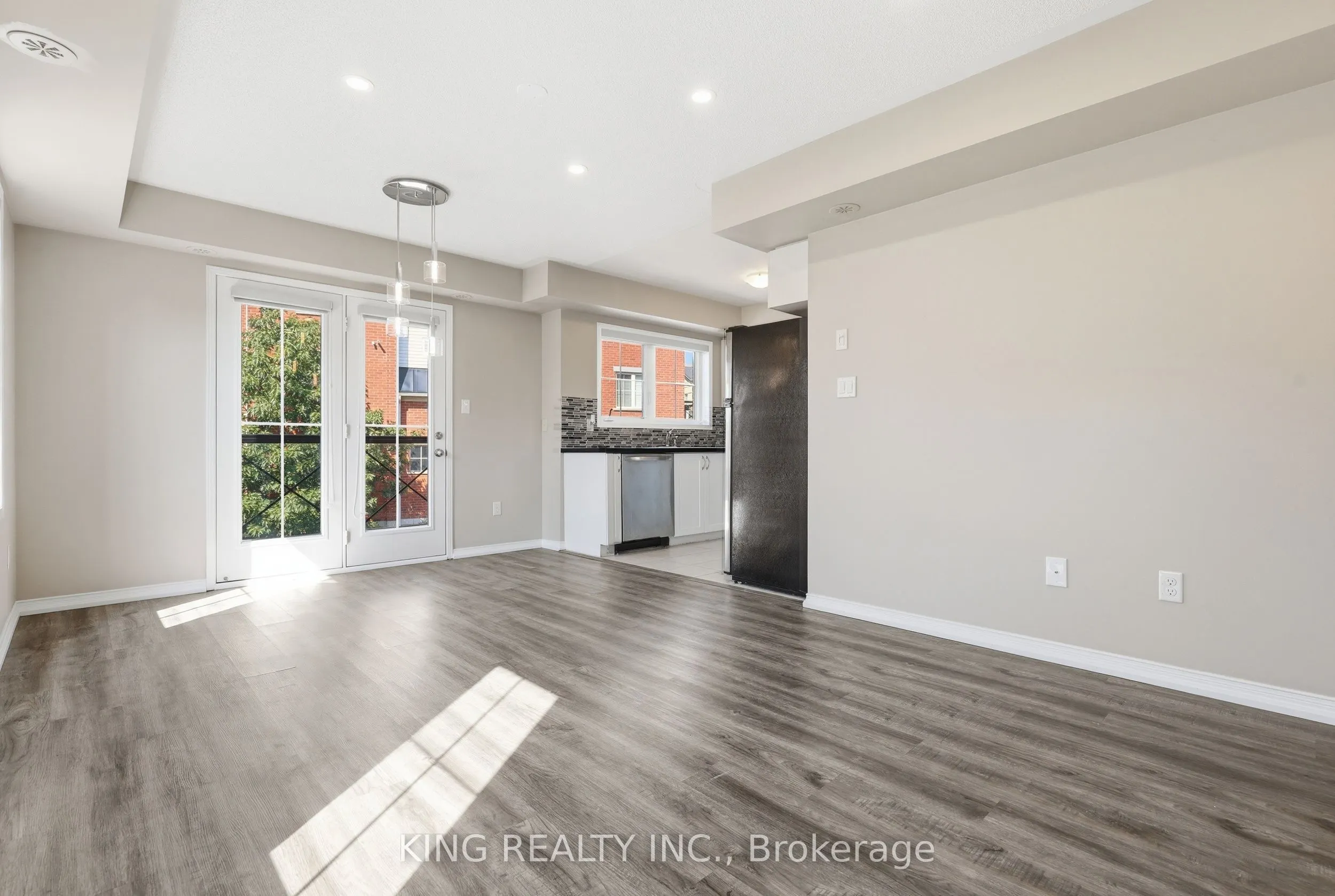 35 Hays Boulevard #8