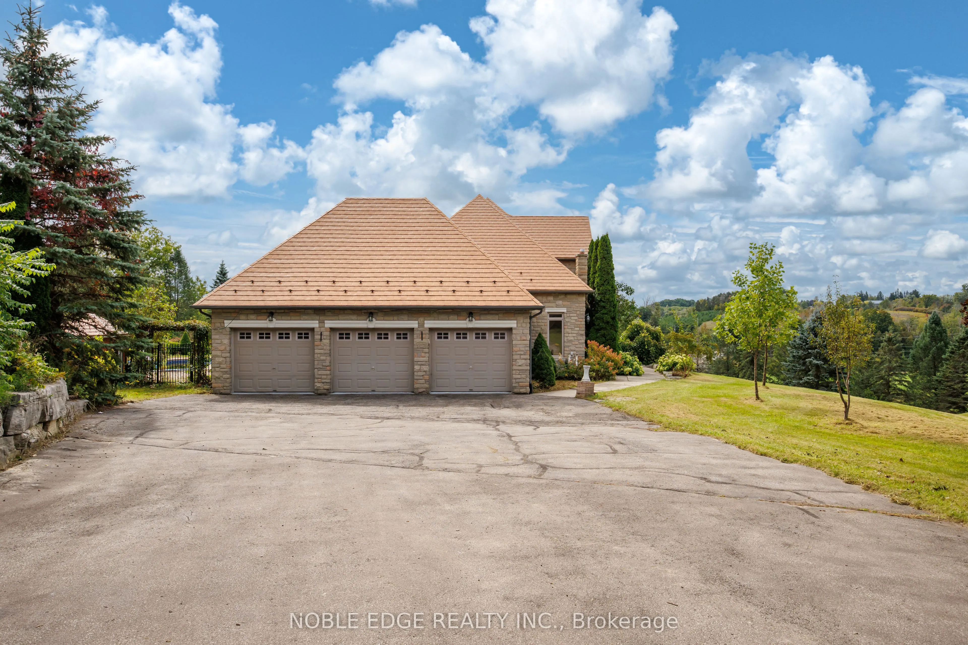 7 Walton Drive