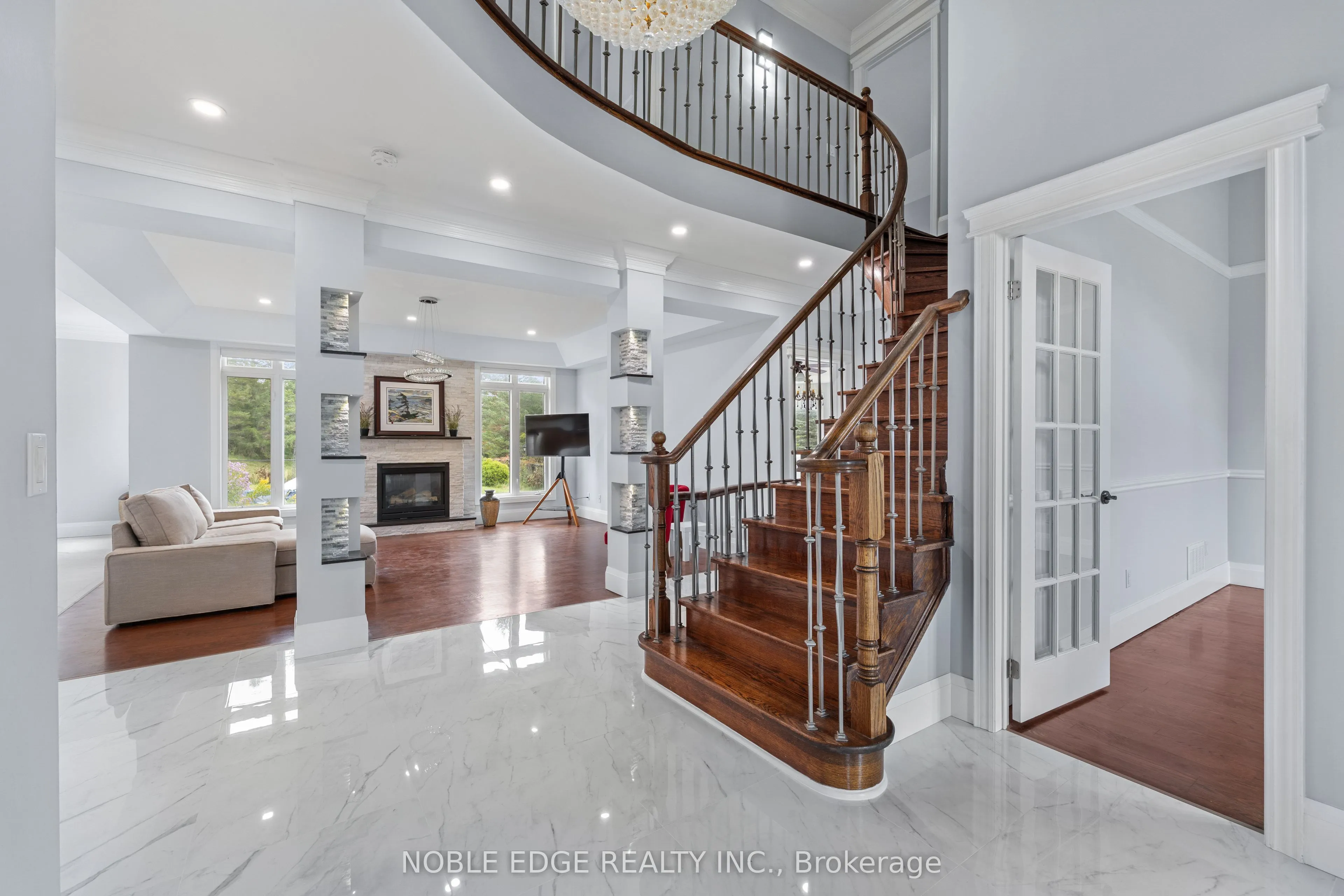 7 Walton Drive