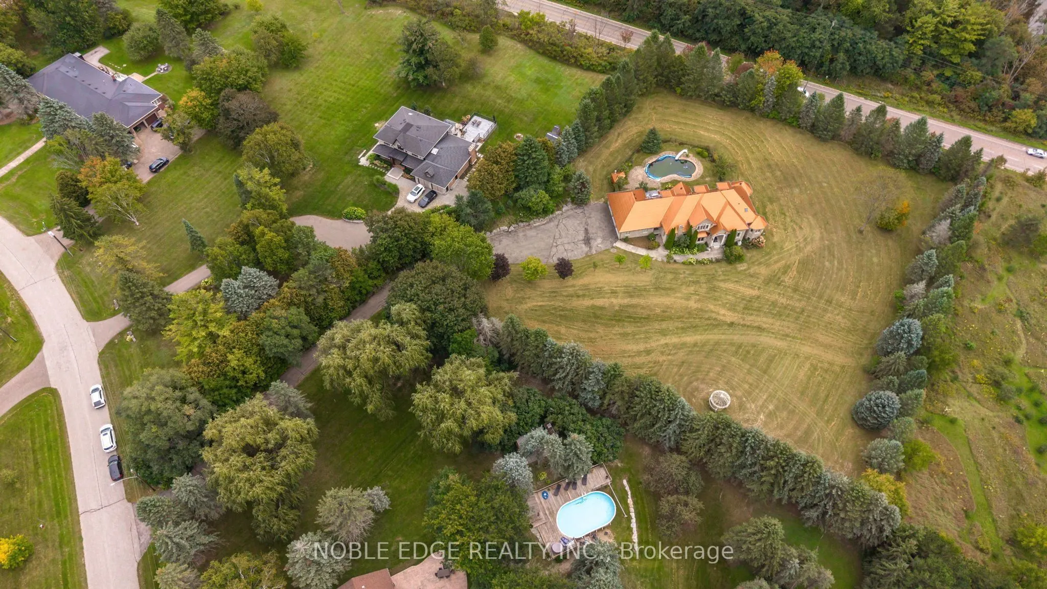 7 Walton Drive