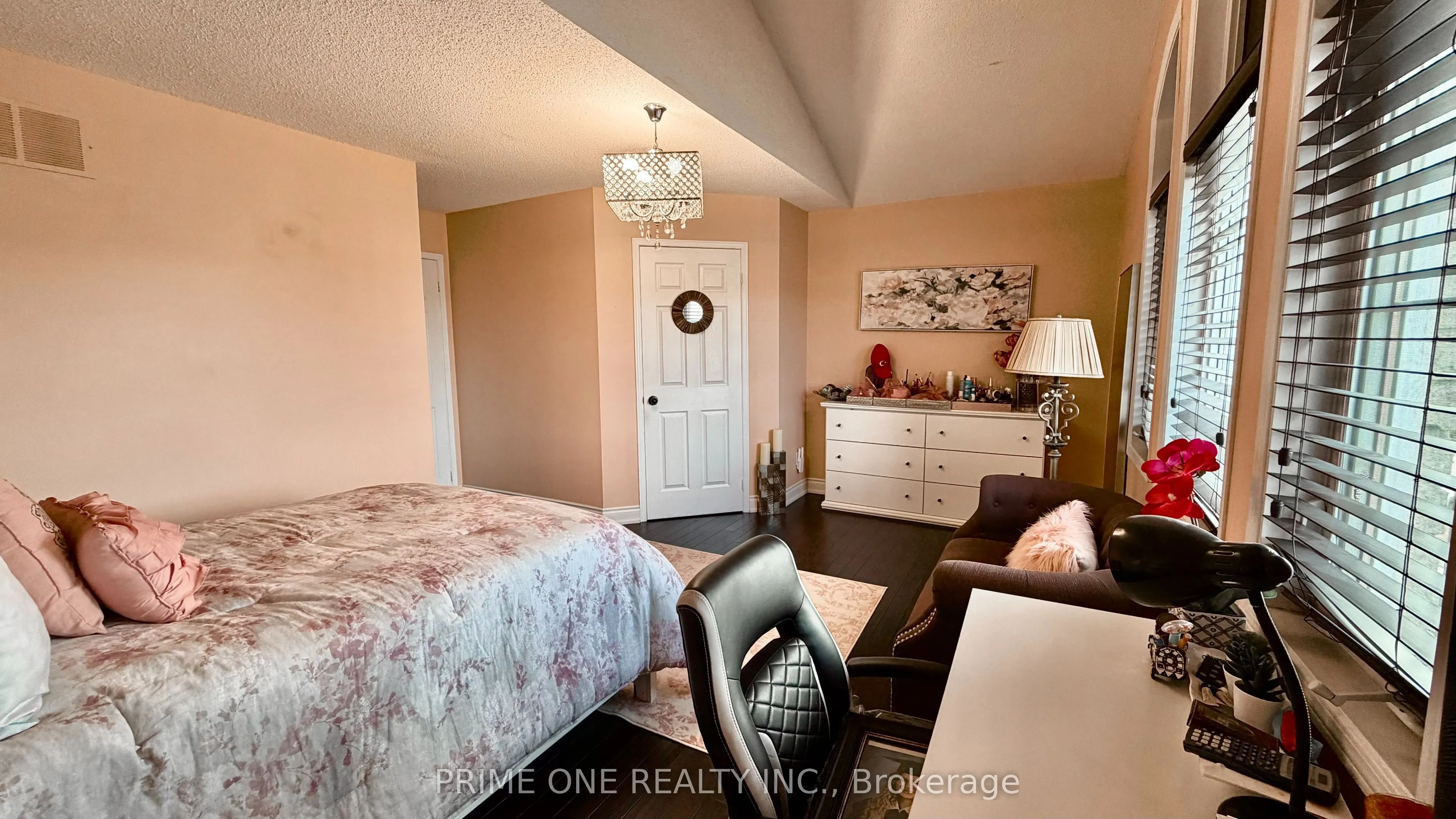 3284 Cactus Gate
