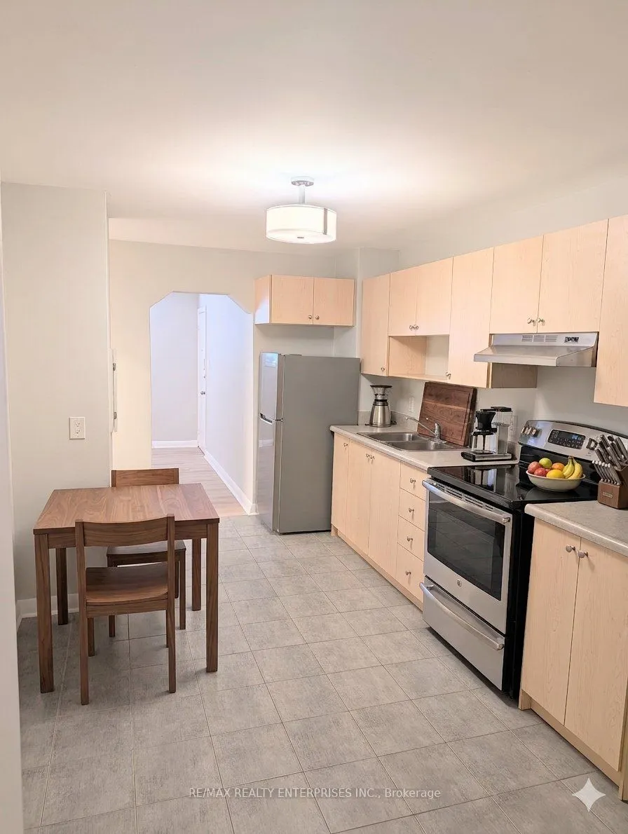 22 Peter Street S #Apt 1