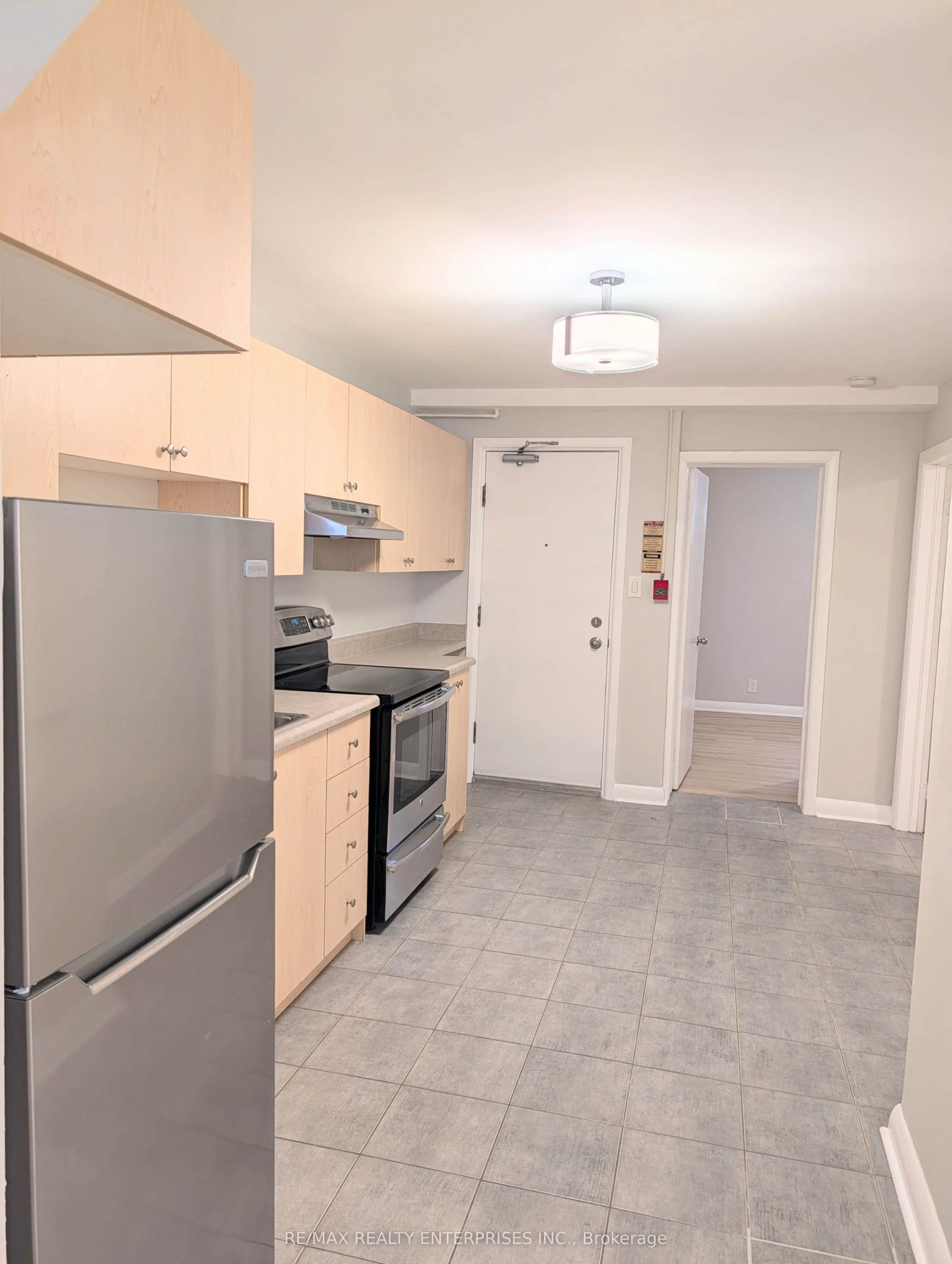 22 Peter Street S #Apt 1