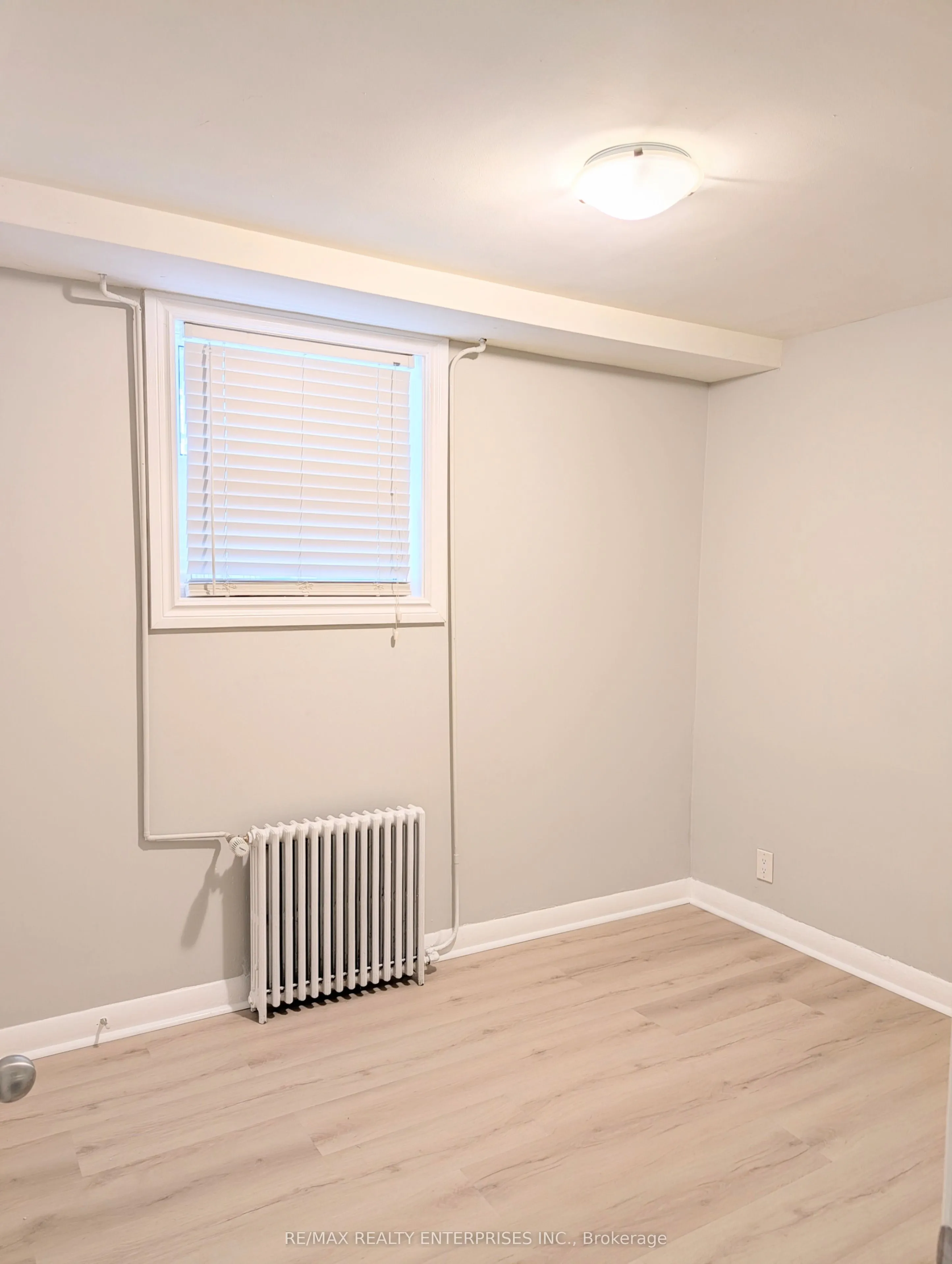 22 Peter Street S #Apt 1