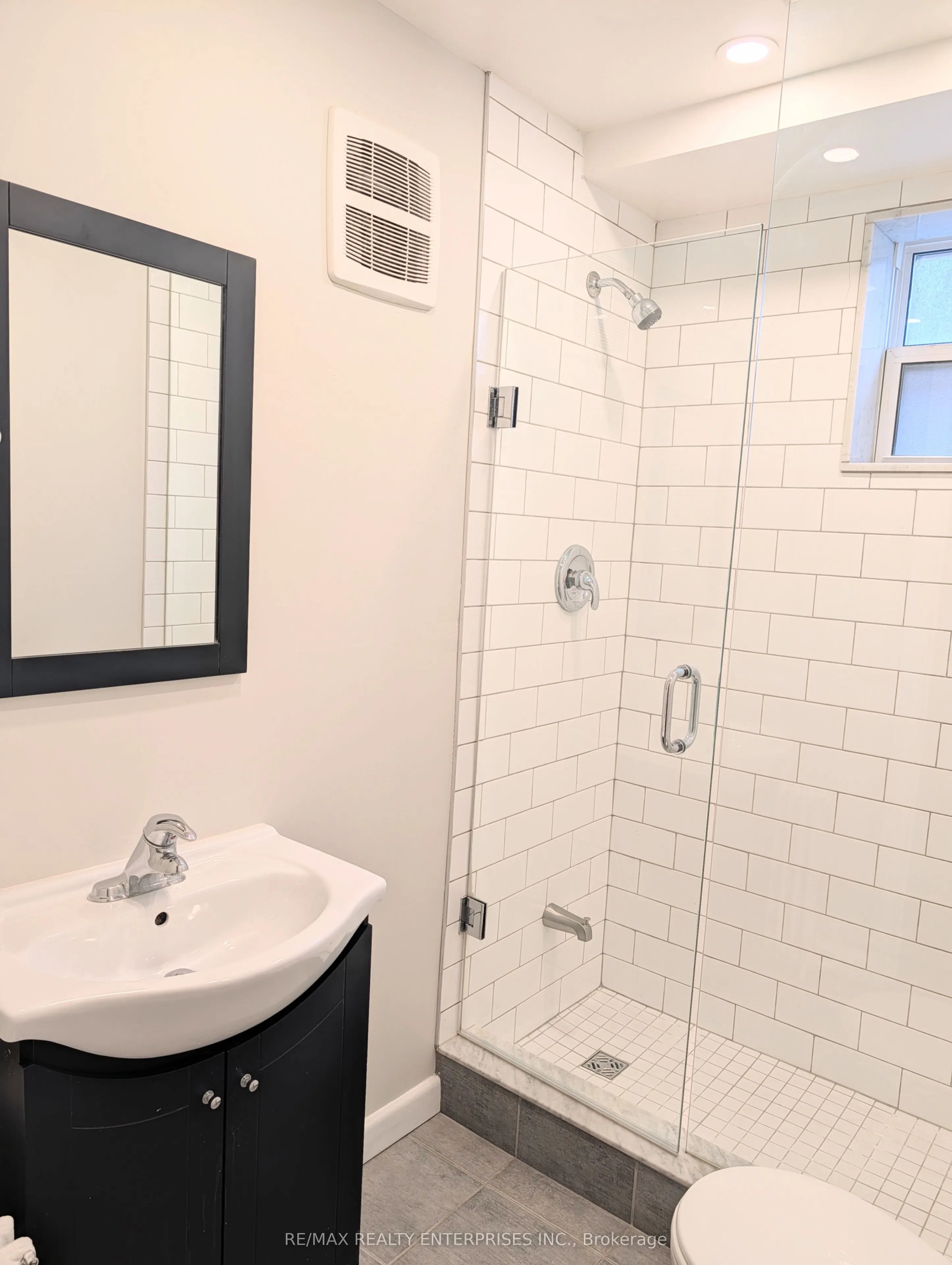 22 Peter Street S #Apt 1