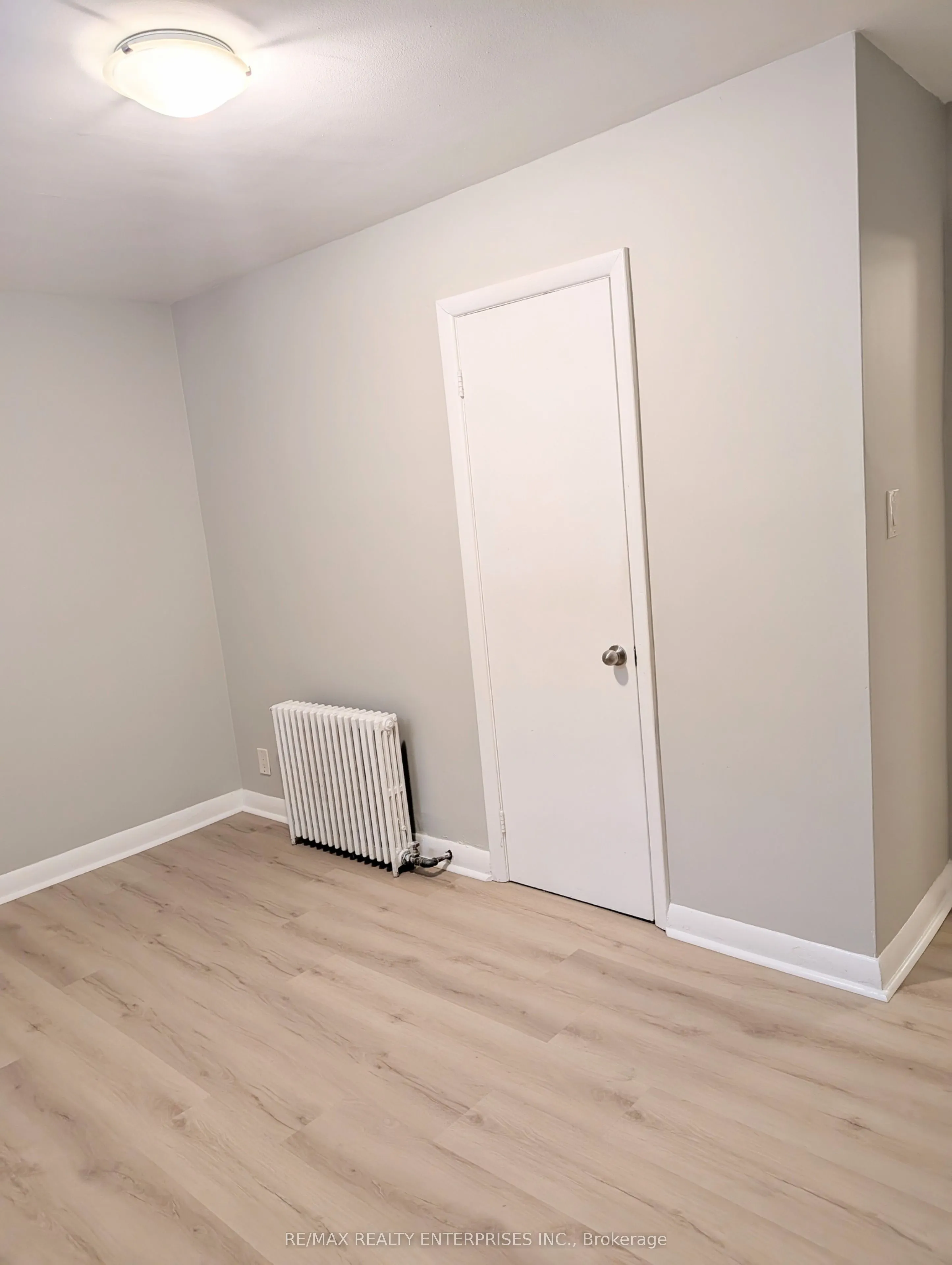 22 Peter Street S #Apt 1