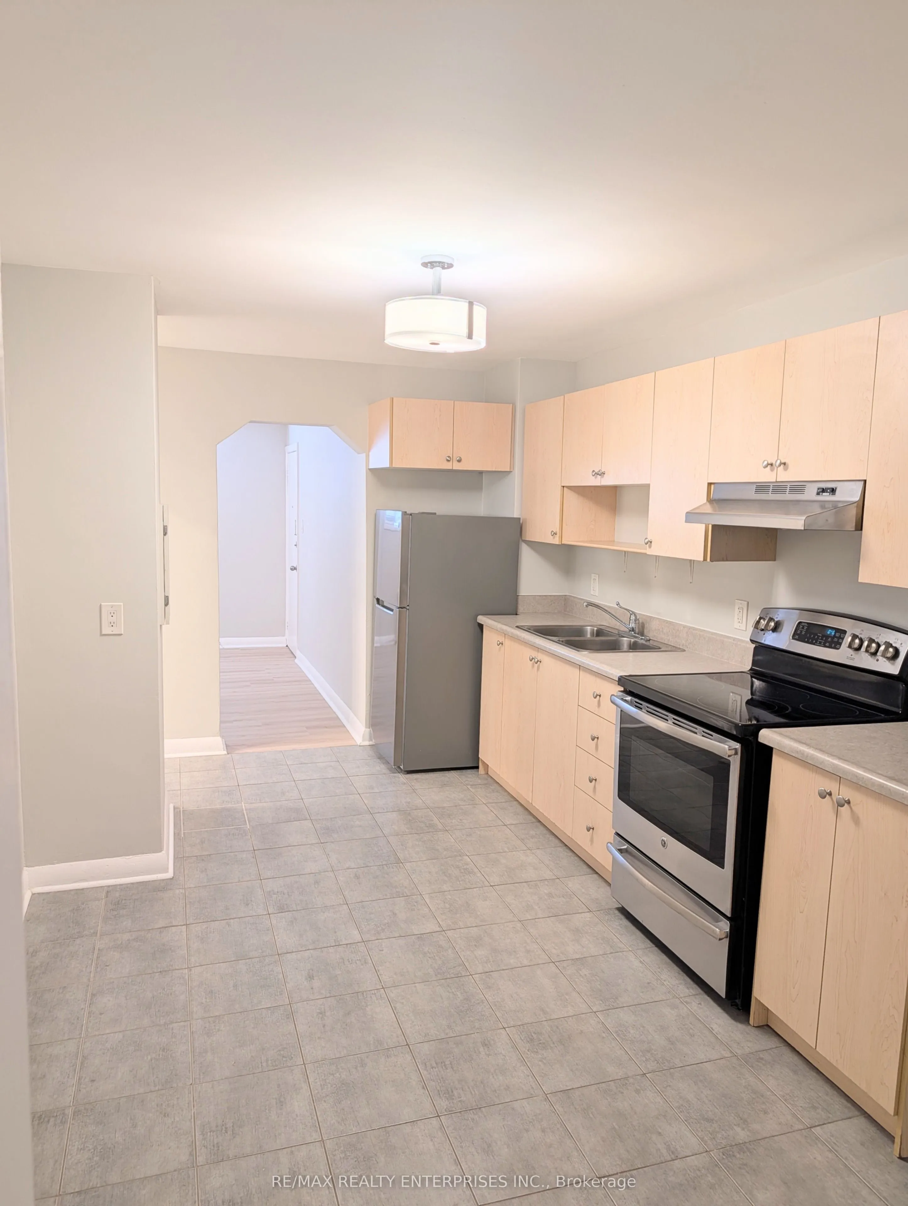 22 Peter Street S #Apt 1
