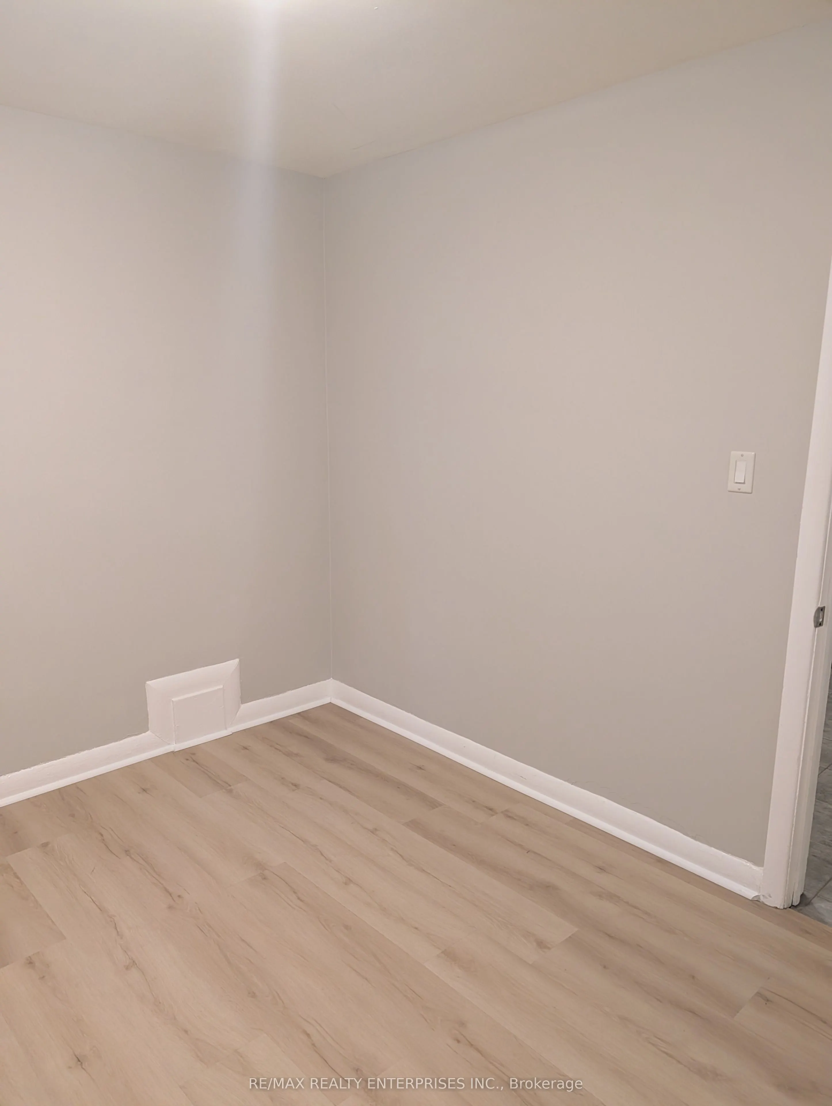 22 Peter Street S #Apt 1
