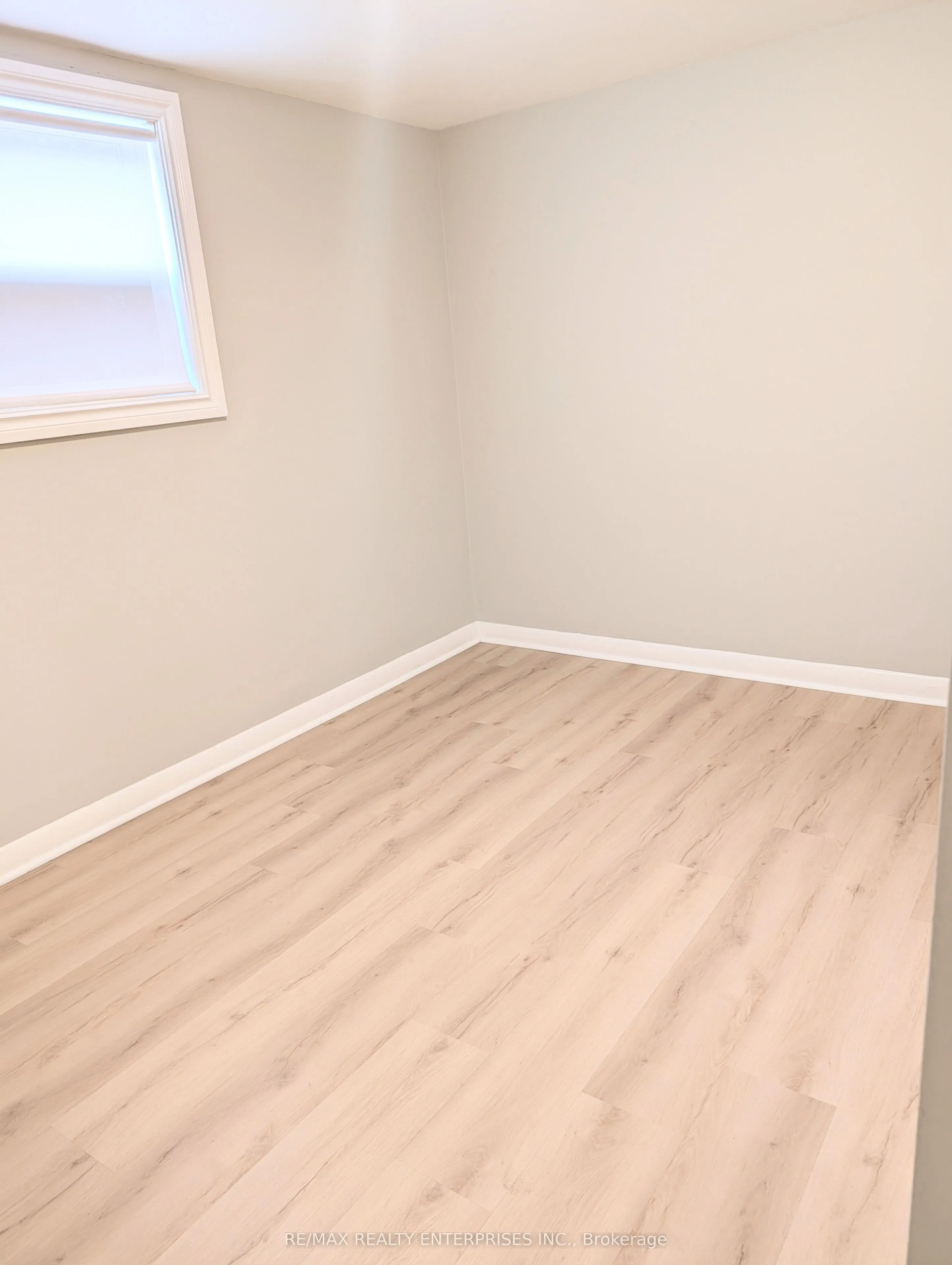 22 Peter Street S #Apt 1