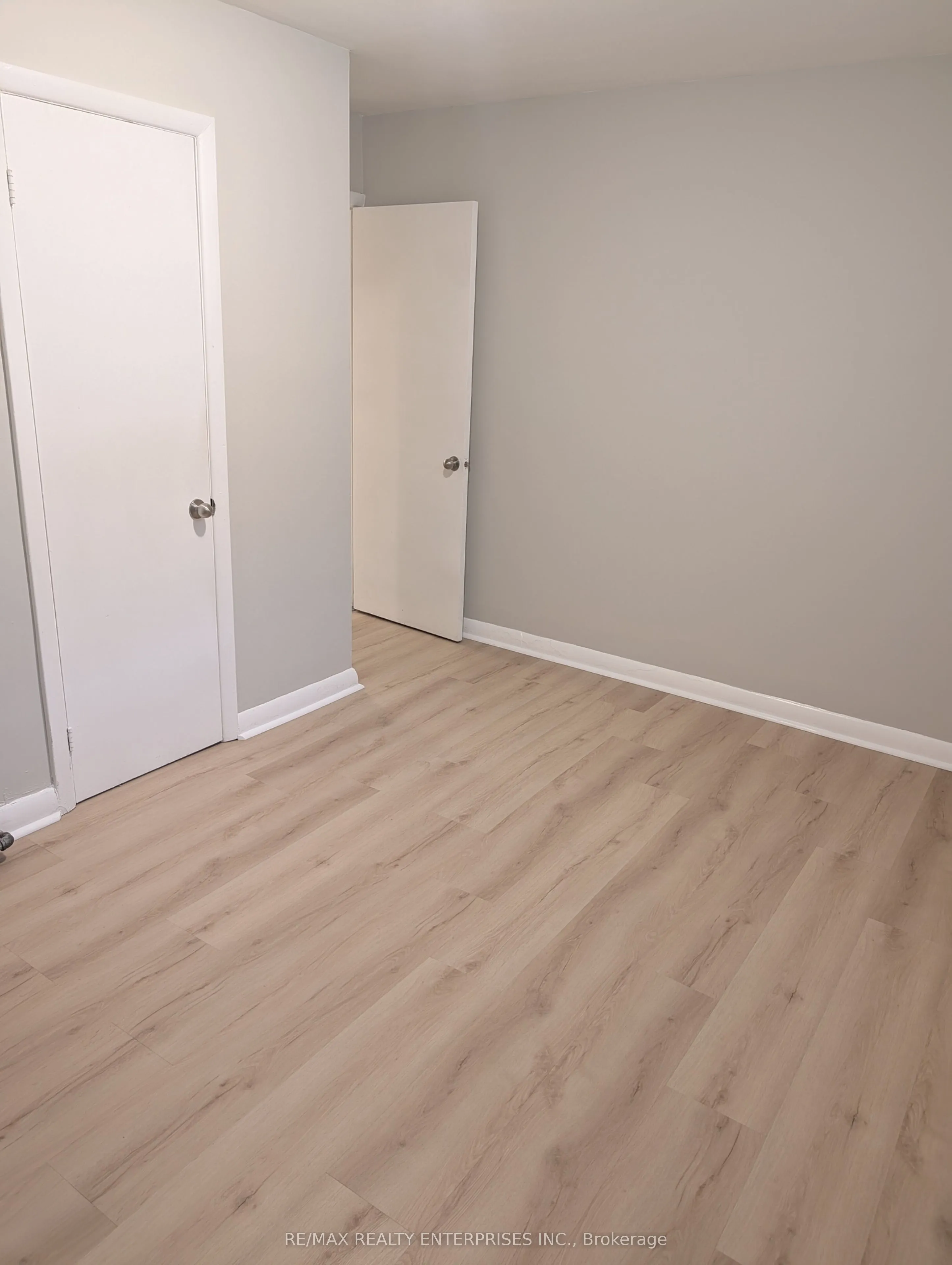 22 Peter Street S #Apt 1