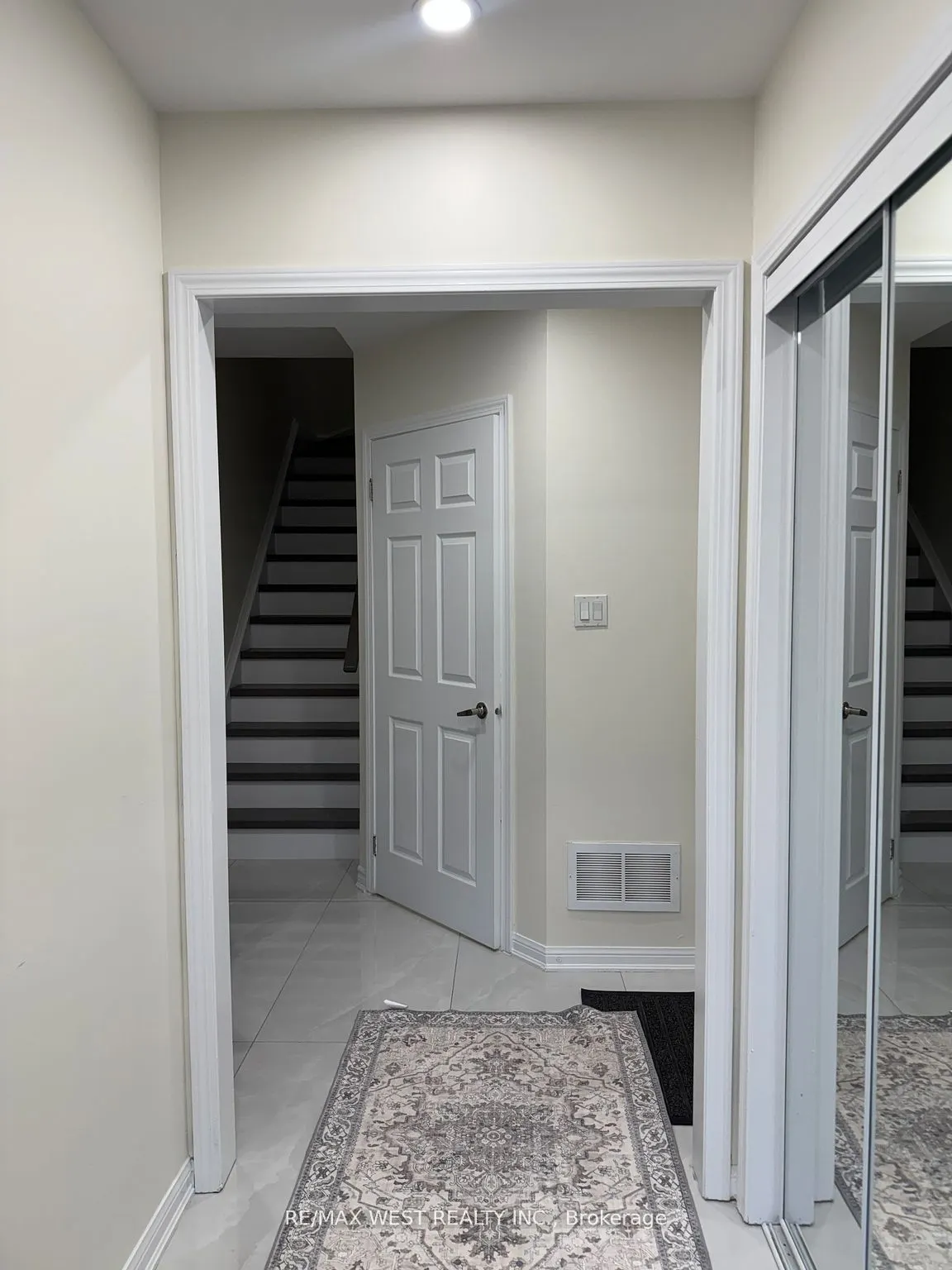 925 Burrows Gate