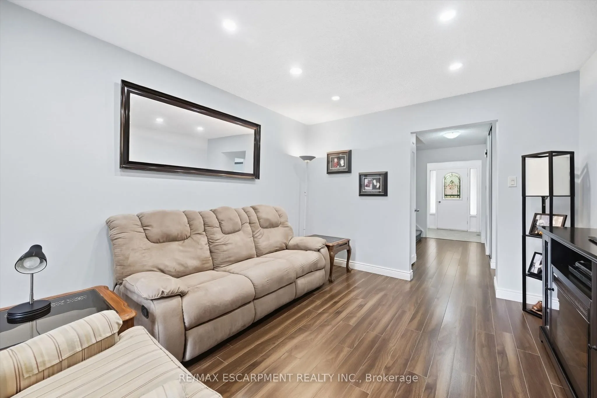 1548 Newlands Crescent #14