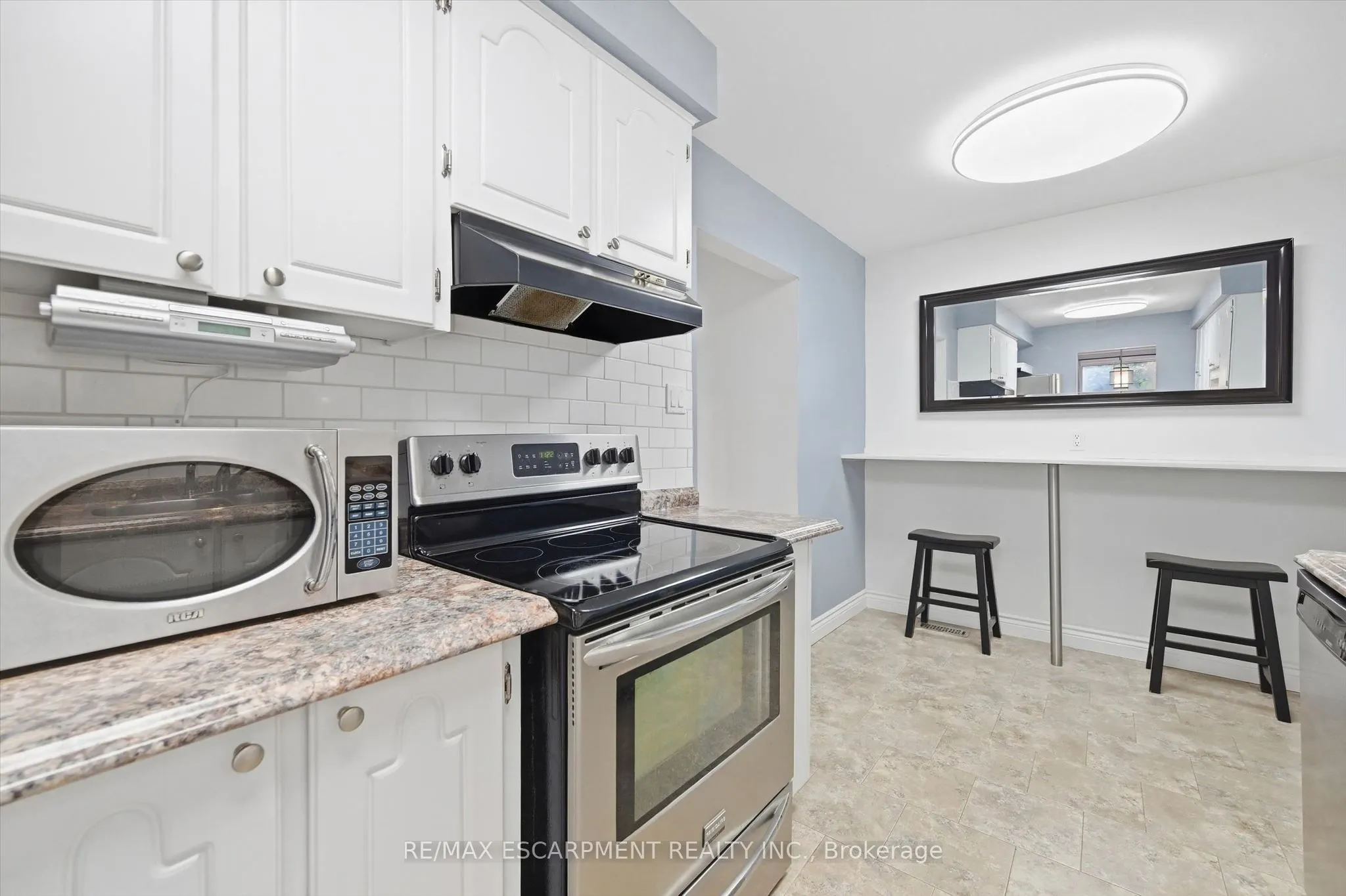 1548 Newlands Crescent #14