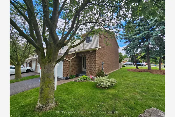 1548 Newlands Crescent