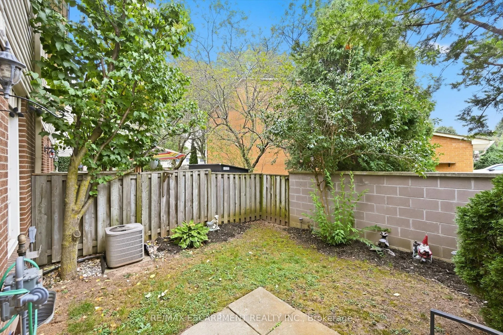 1548 Newlands Crescent #14