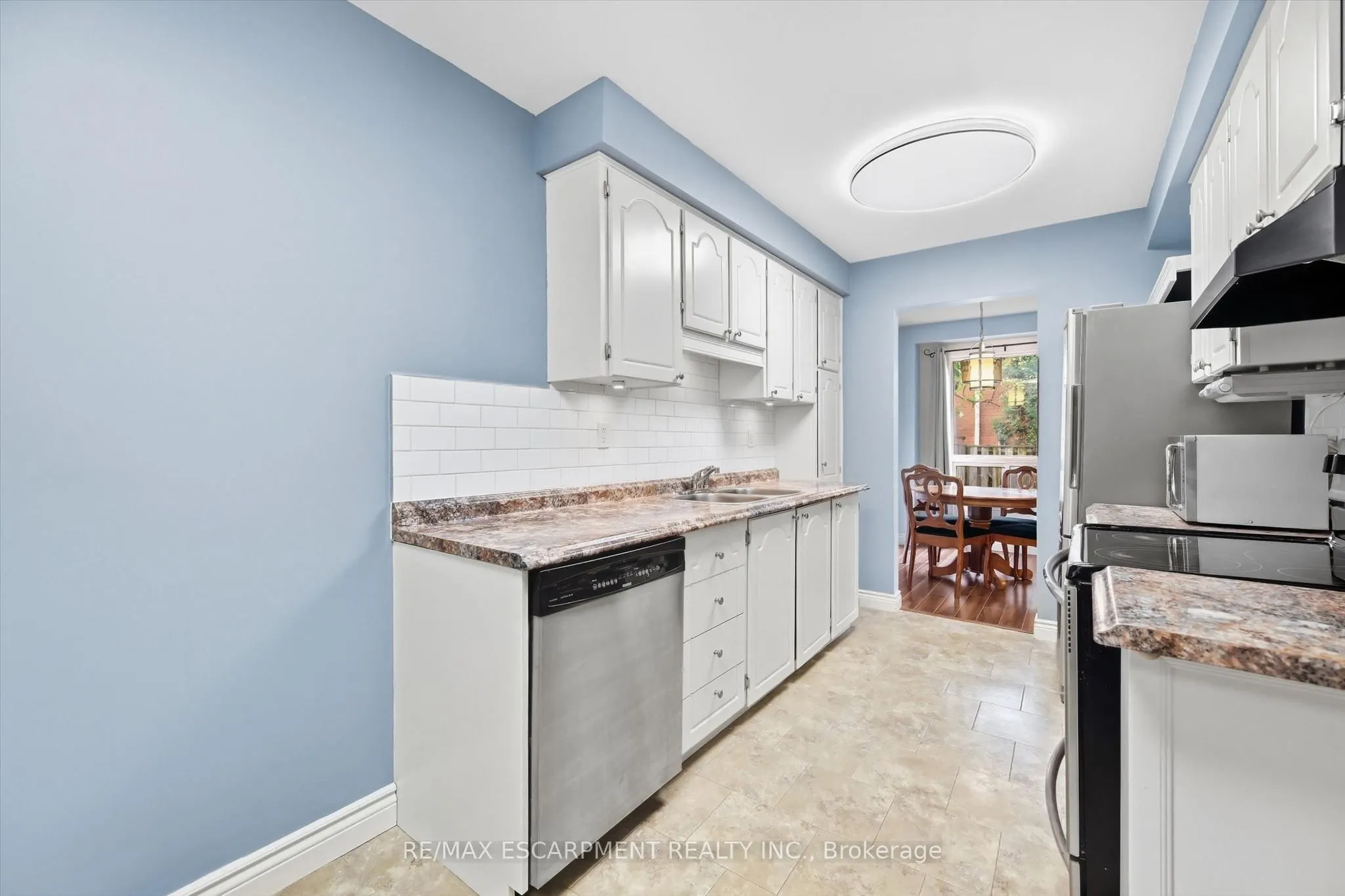 1548 Newlands Crescent #14