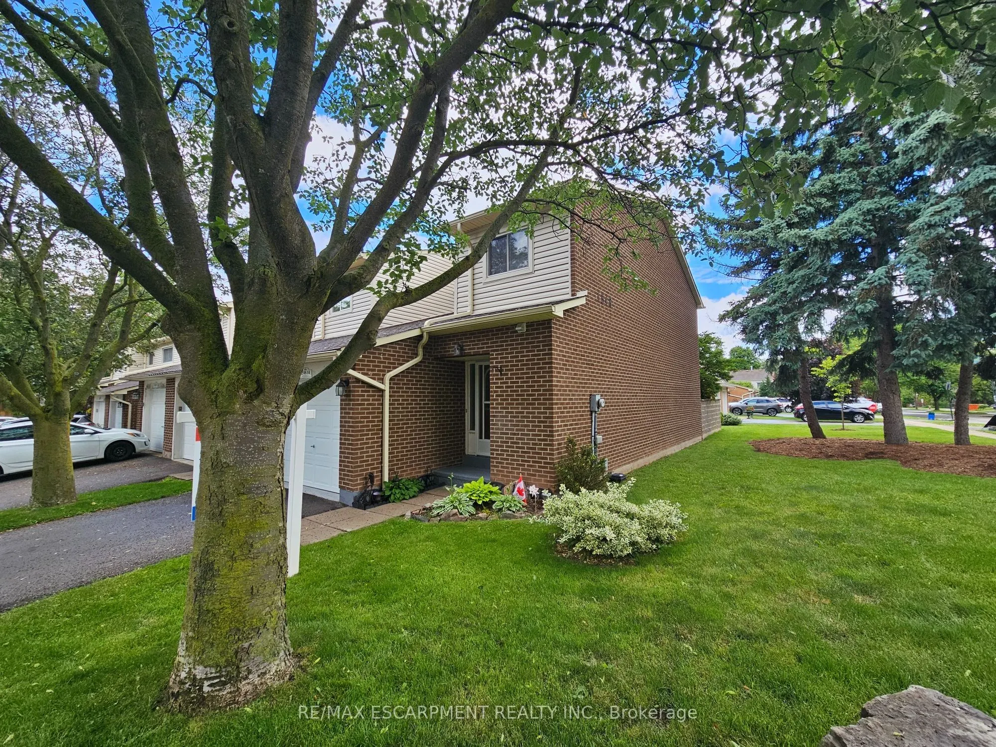 1548 Newlands Crescent #14