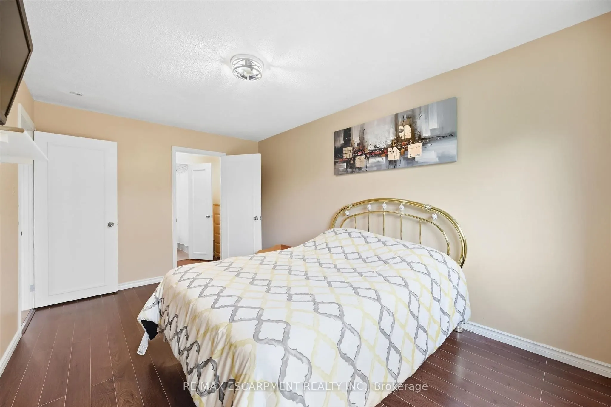 1548 Newlands Crescent #14