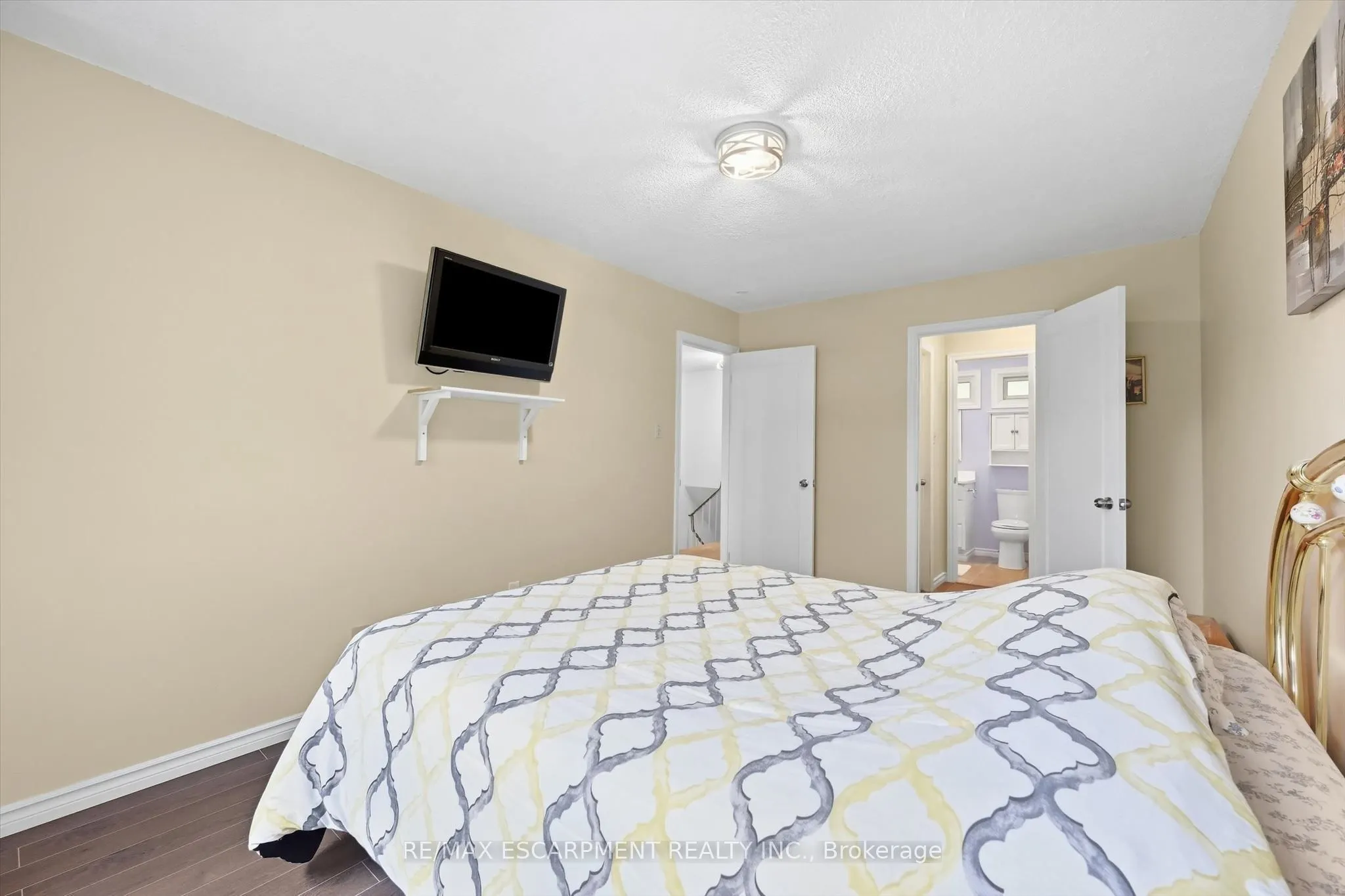1548 Newlands Crescent #14