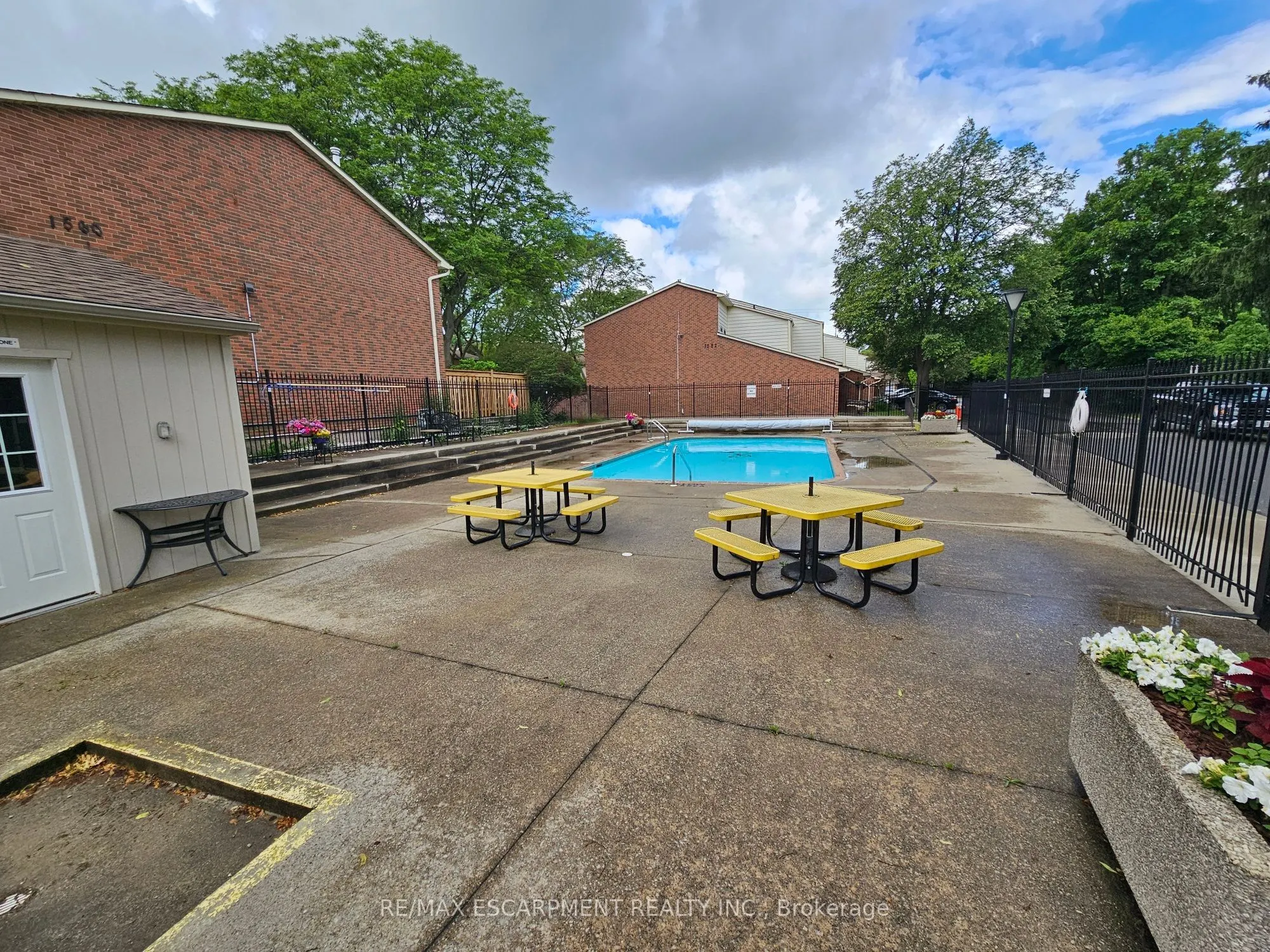 1548 Newlands Crescent #14