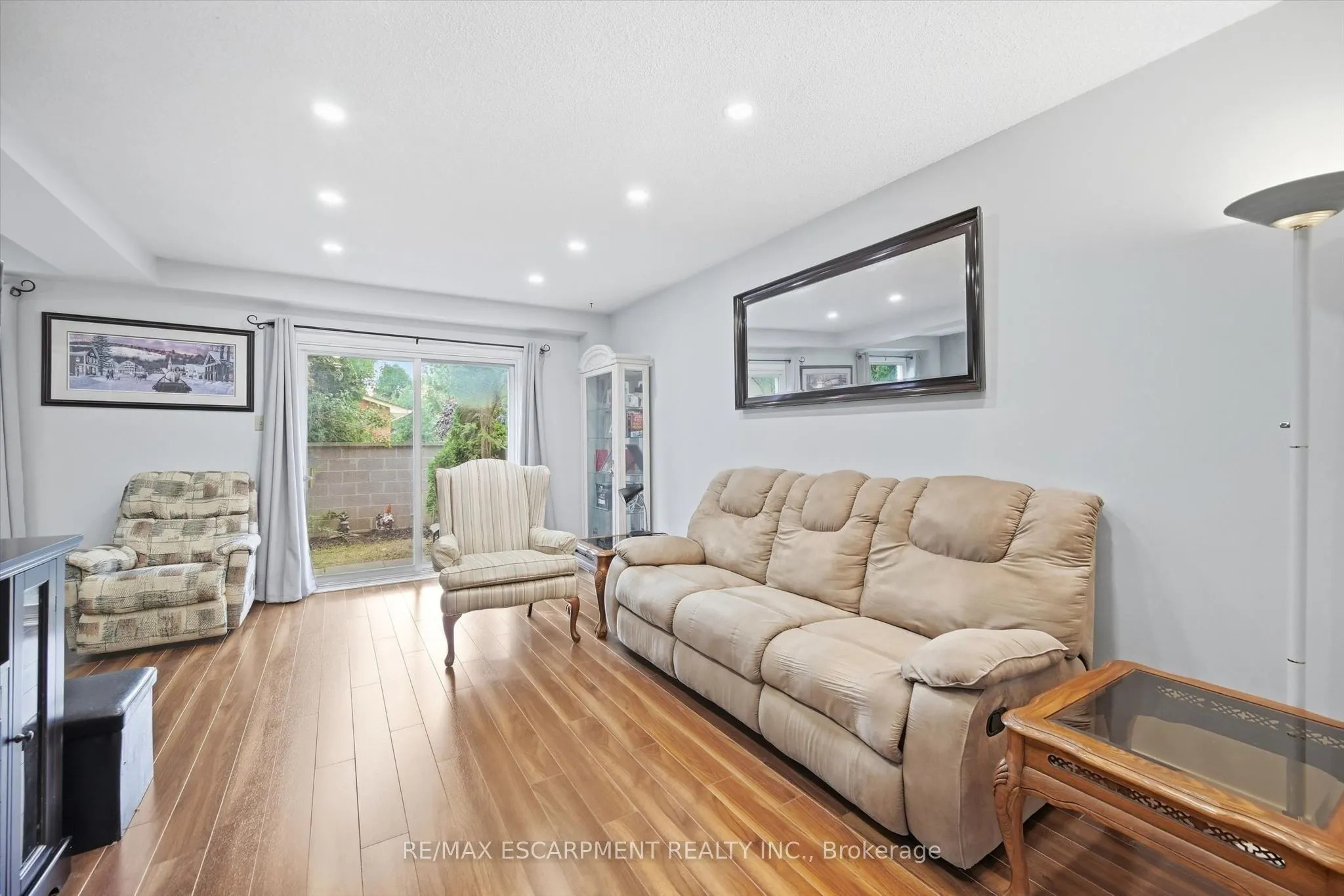 1548 Newlands Crescent #14
