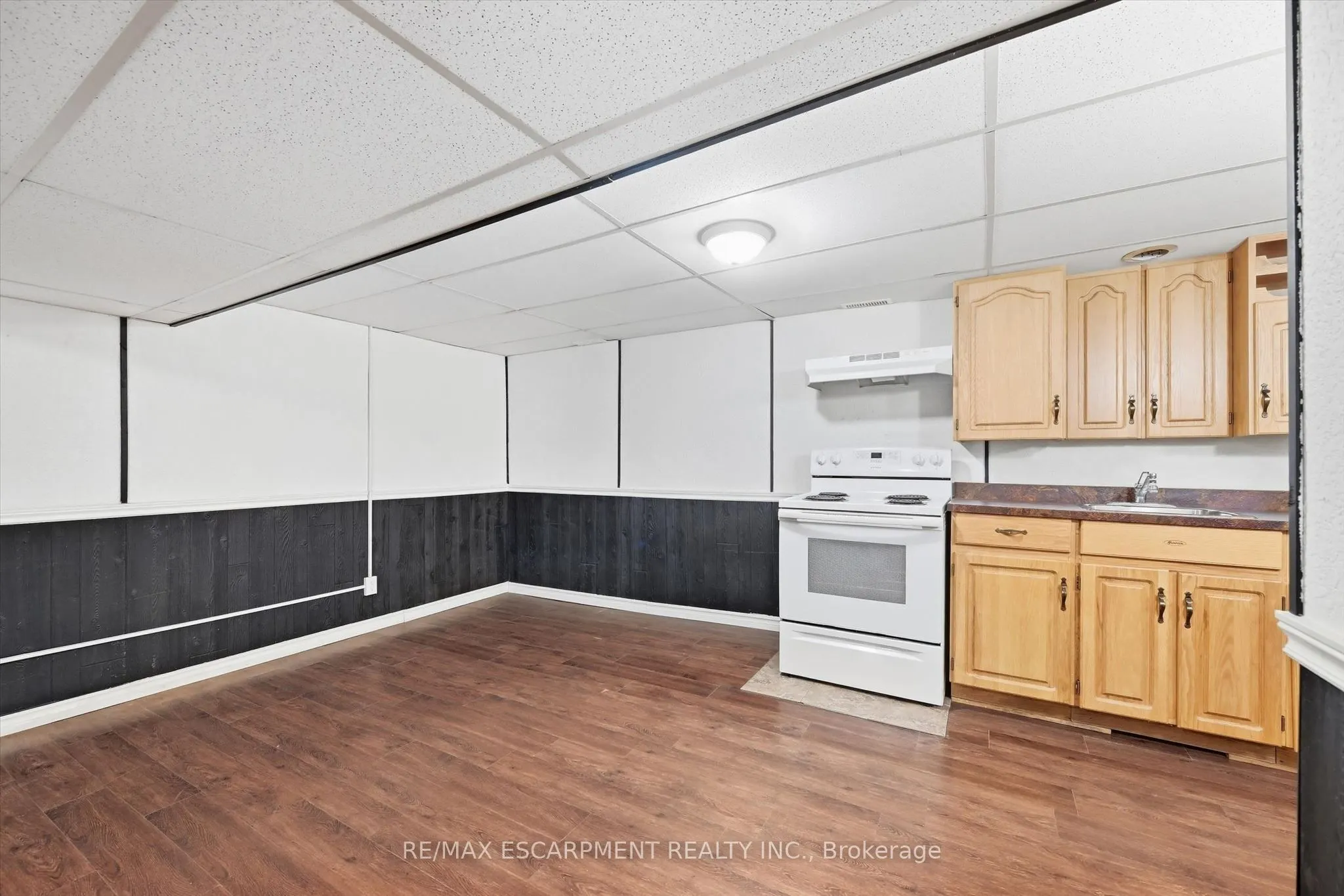 1548 Newlands Crescent #14