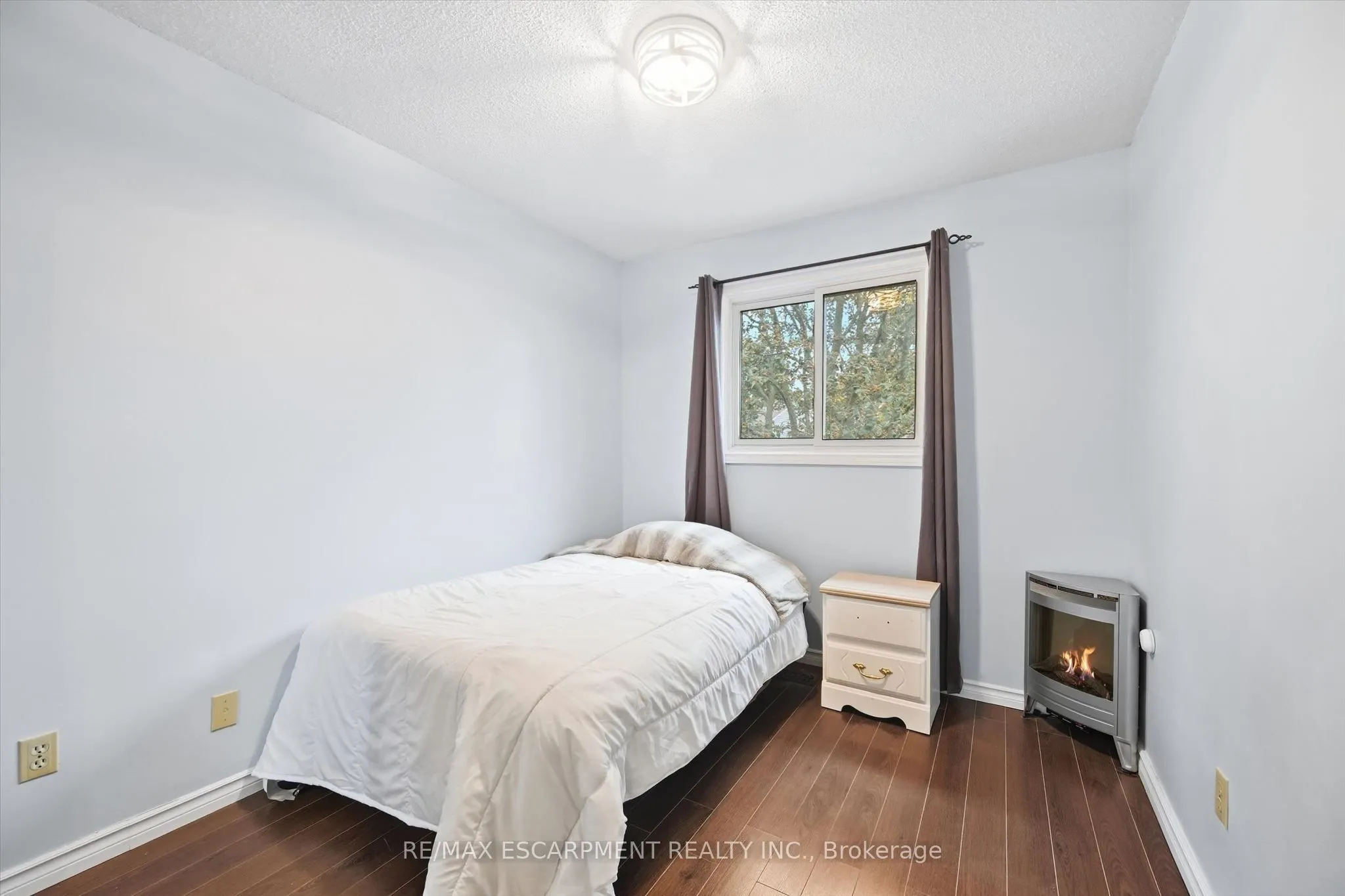 1548 Newlands Crescent #14
