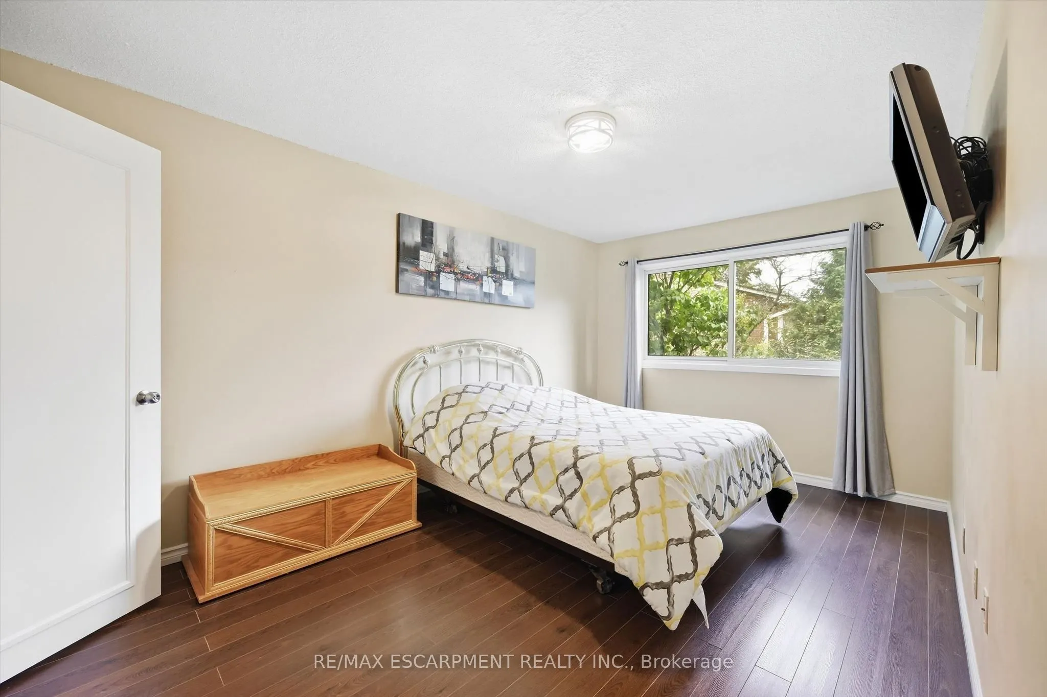 1548 Newlands Crescent #14