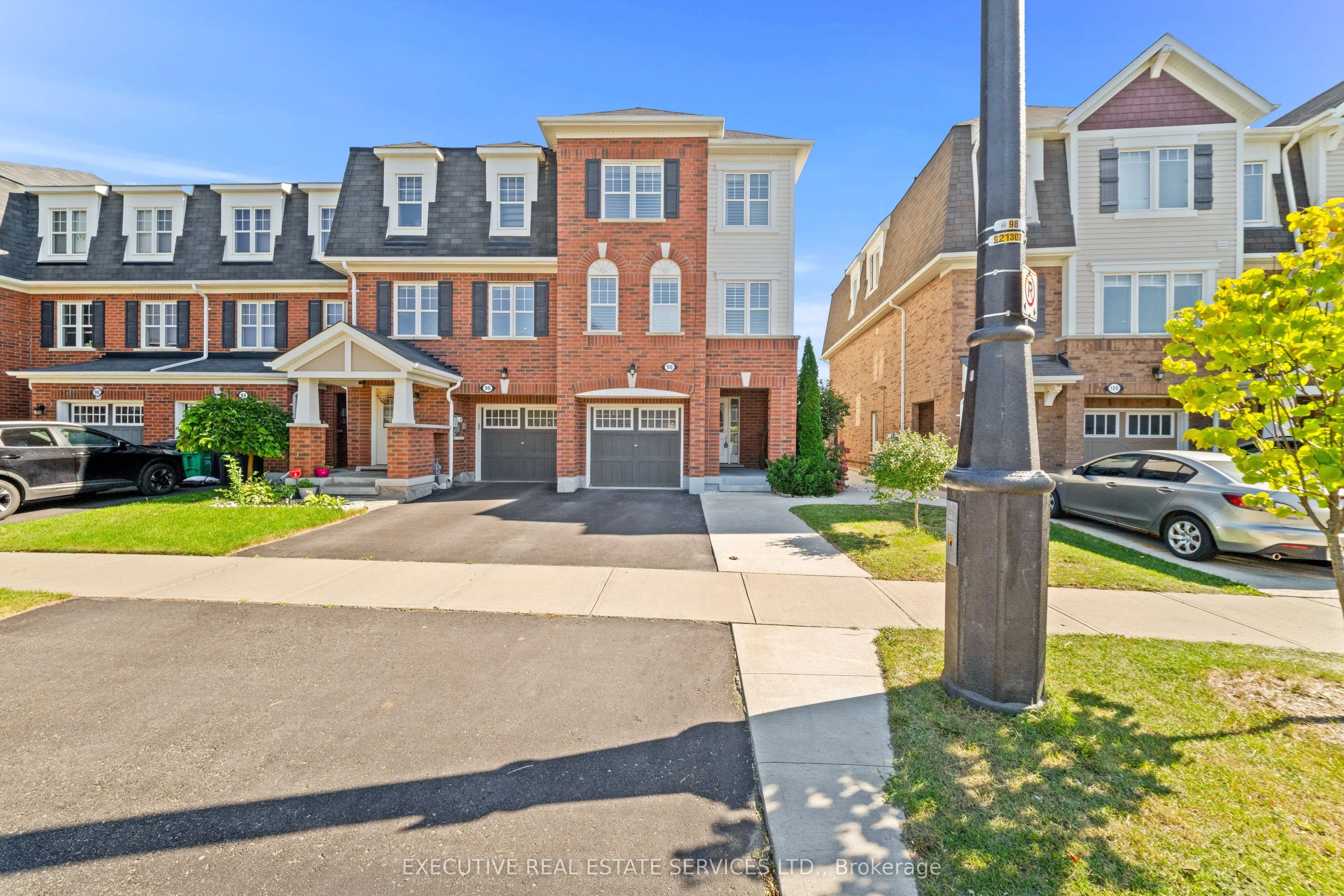 98 Bannister Crescent
