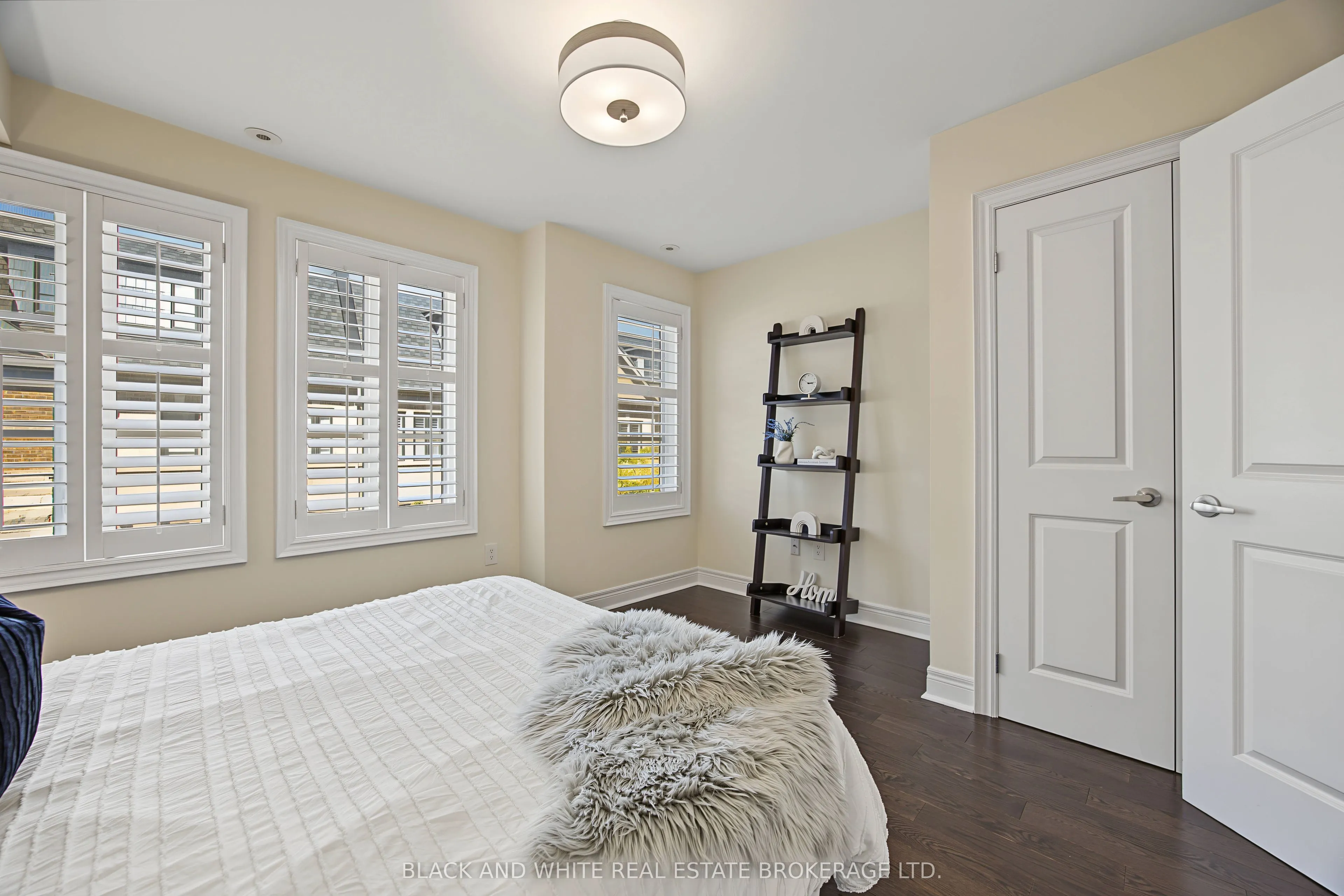 45 Lobo Mews