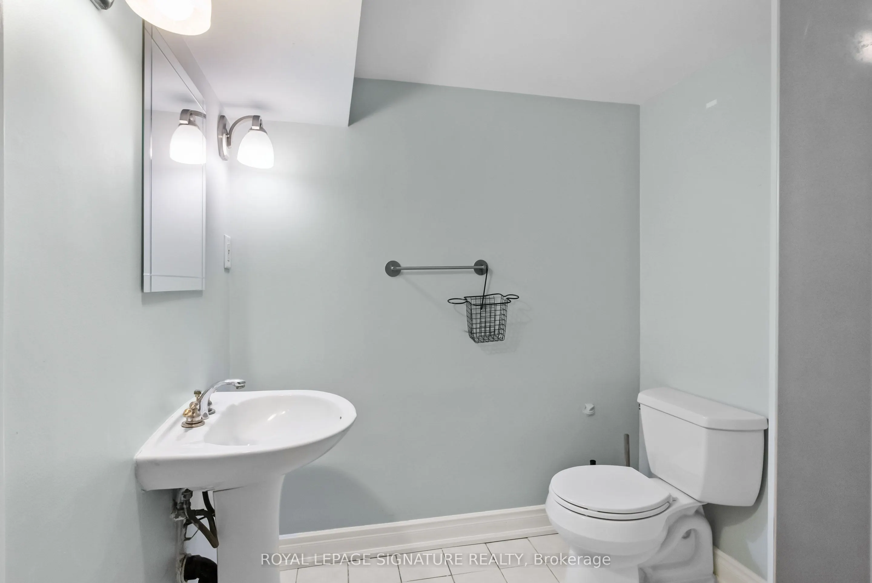 112 Foch Avenue #Lower