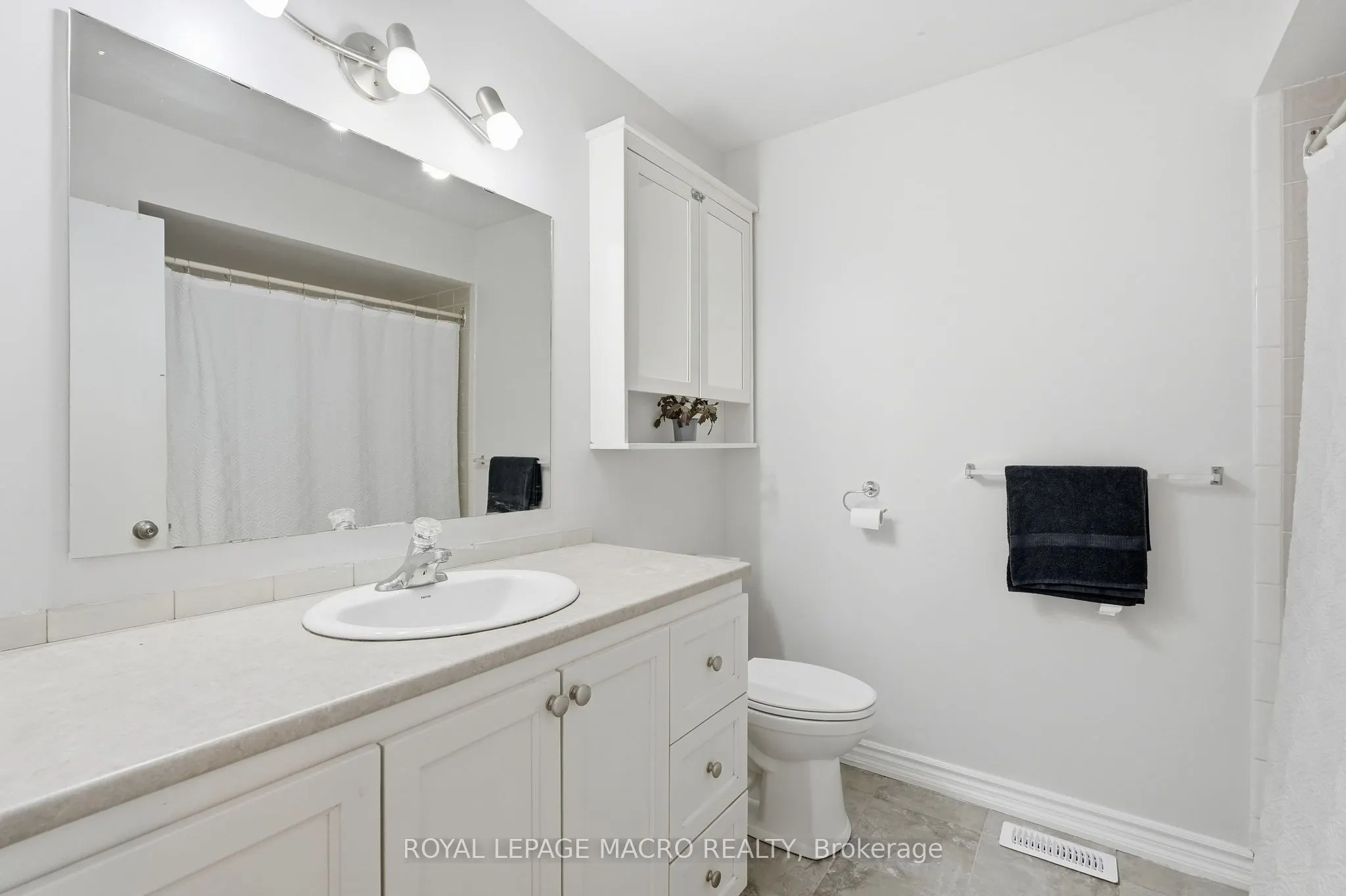 2328 Malcolm Crescent