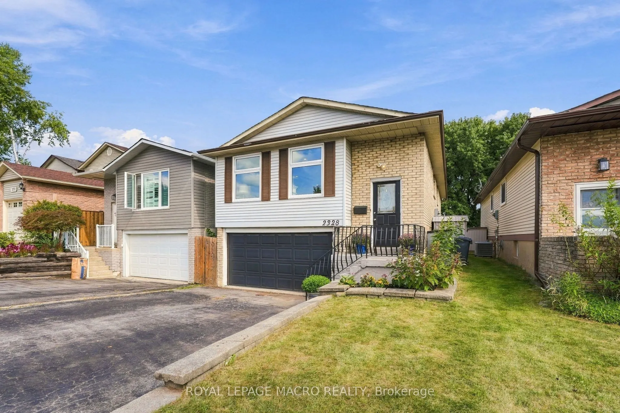 2328 Malcolm Crescent