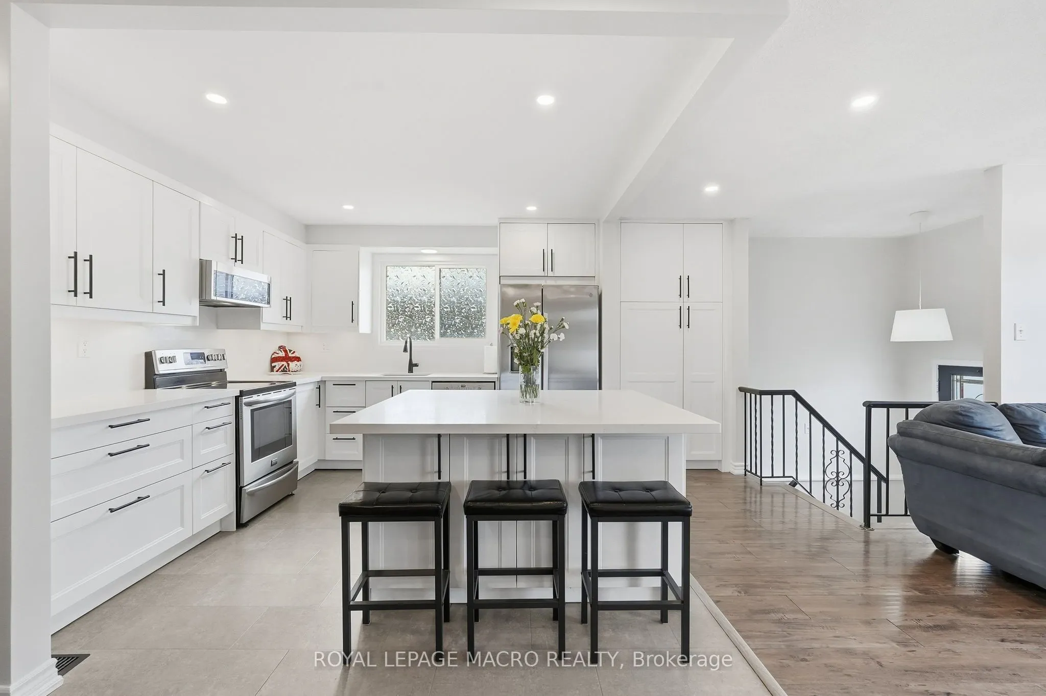 2328 Malcolm Crescent