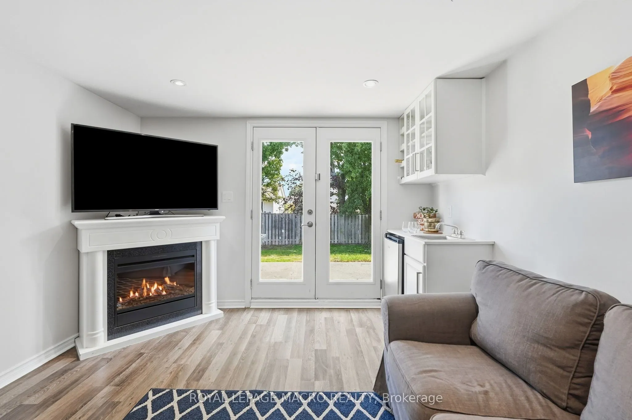2328 Malcolm Crescent