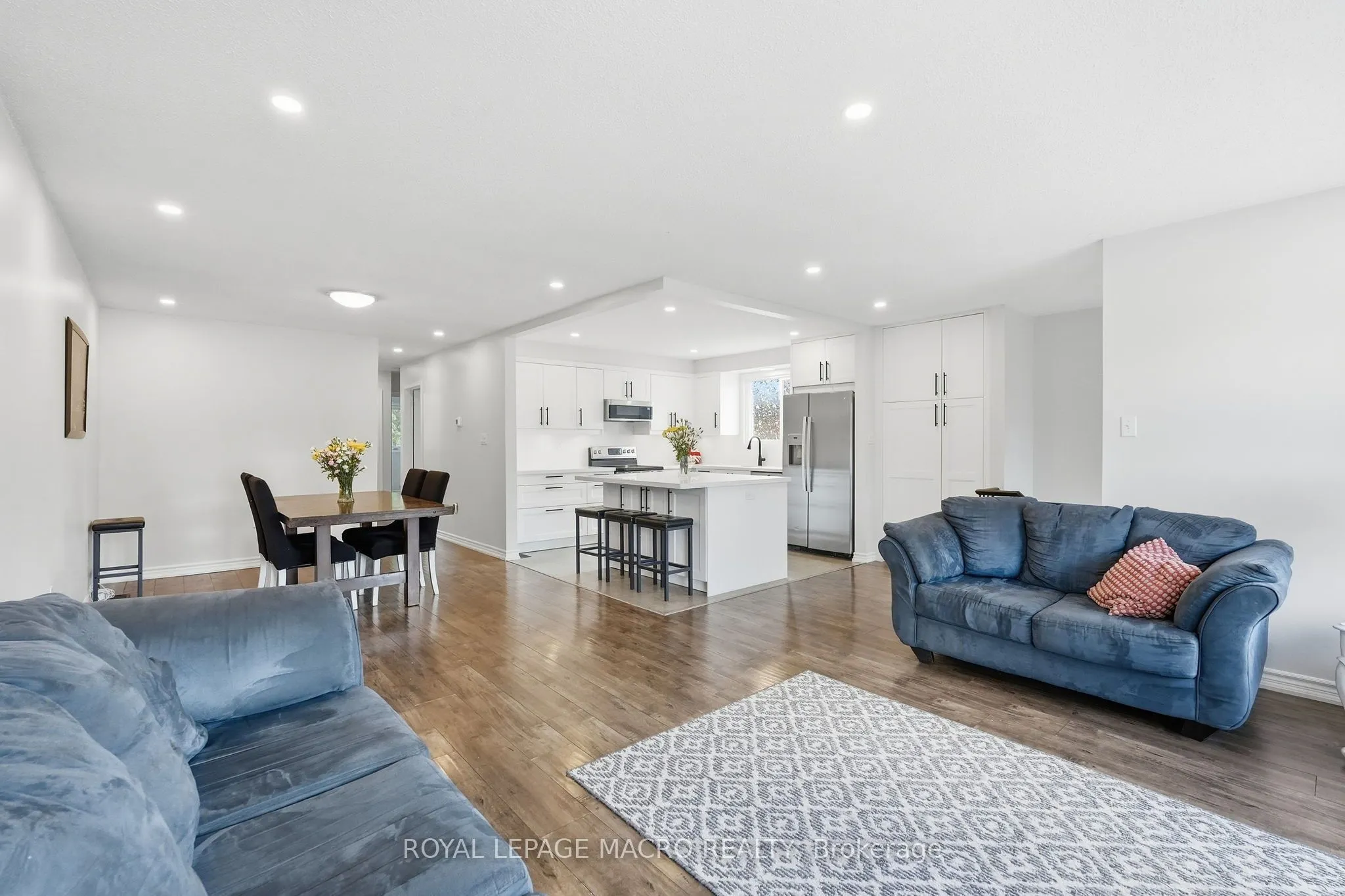 2328 Malcolm Crescent