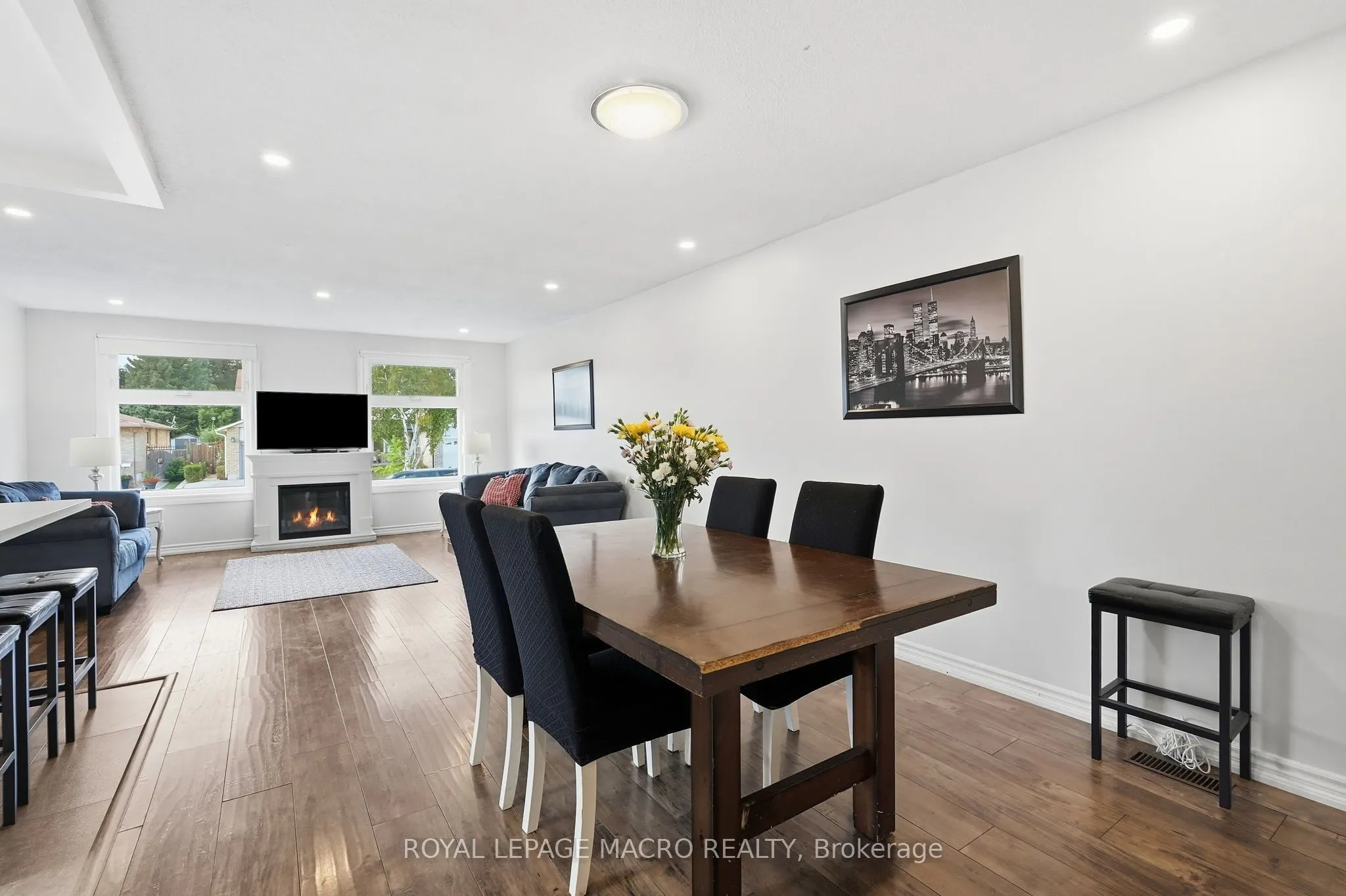 2328 Malcolm Crescent